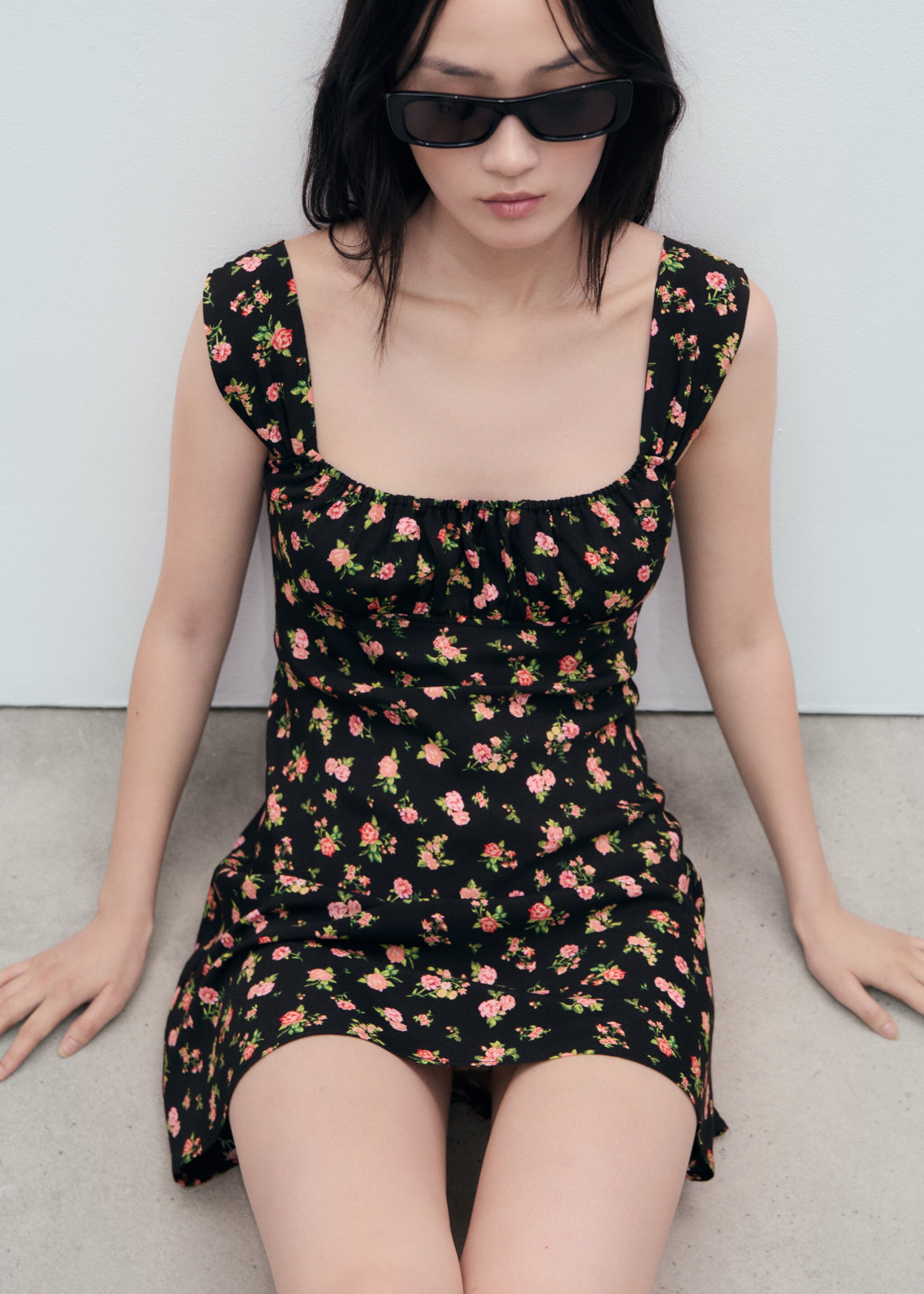 Short dress with ruched neckline - Details of the article 6