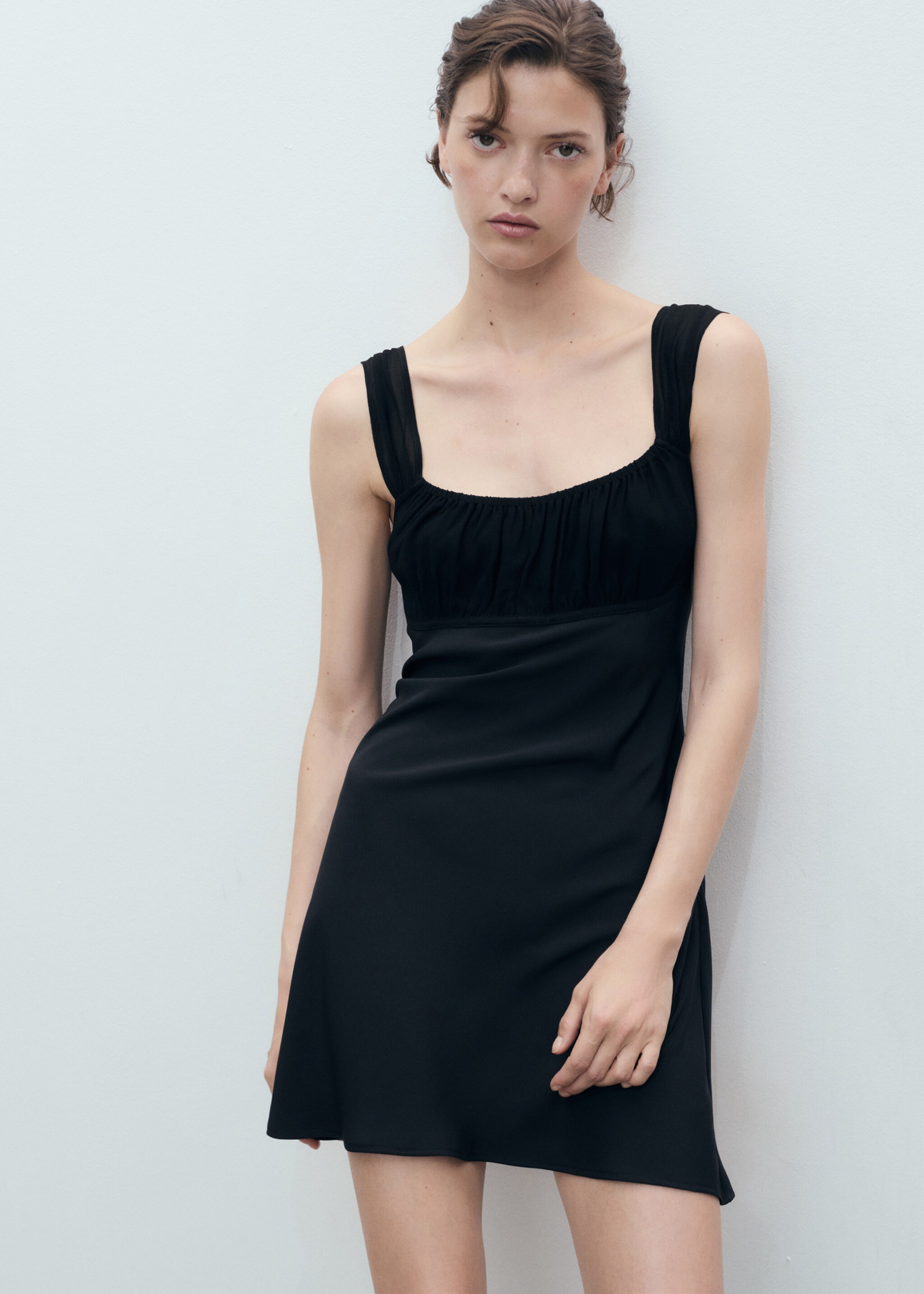 Short dress with ruched neckline - Medium plane