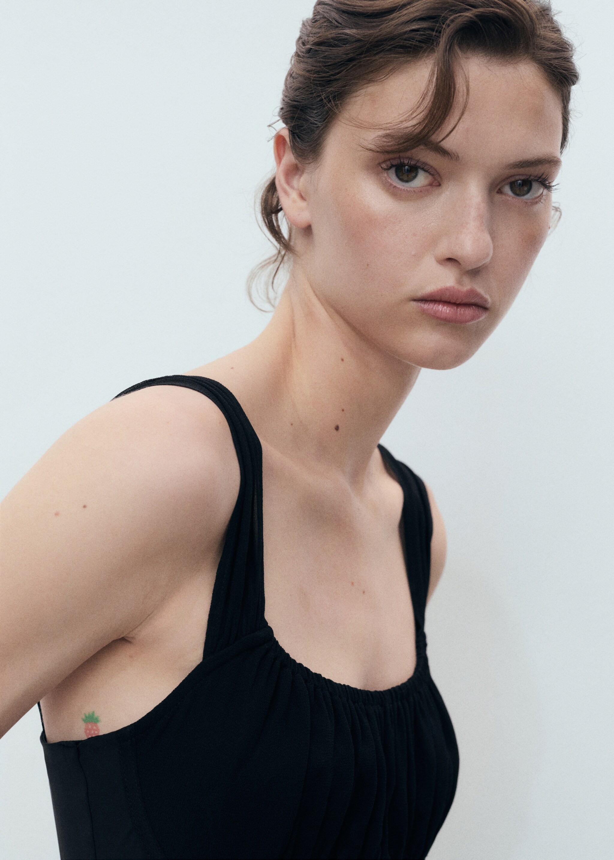 Short dress with ruched neckline - Details of the article 1