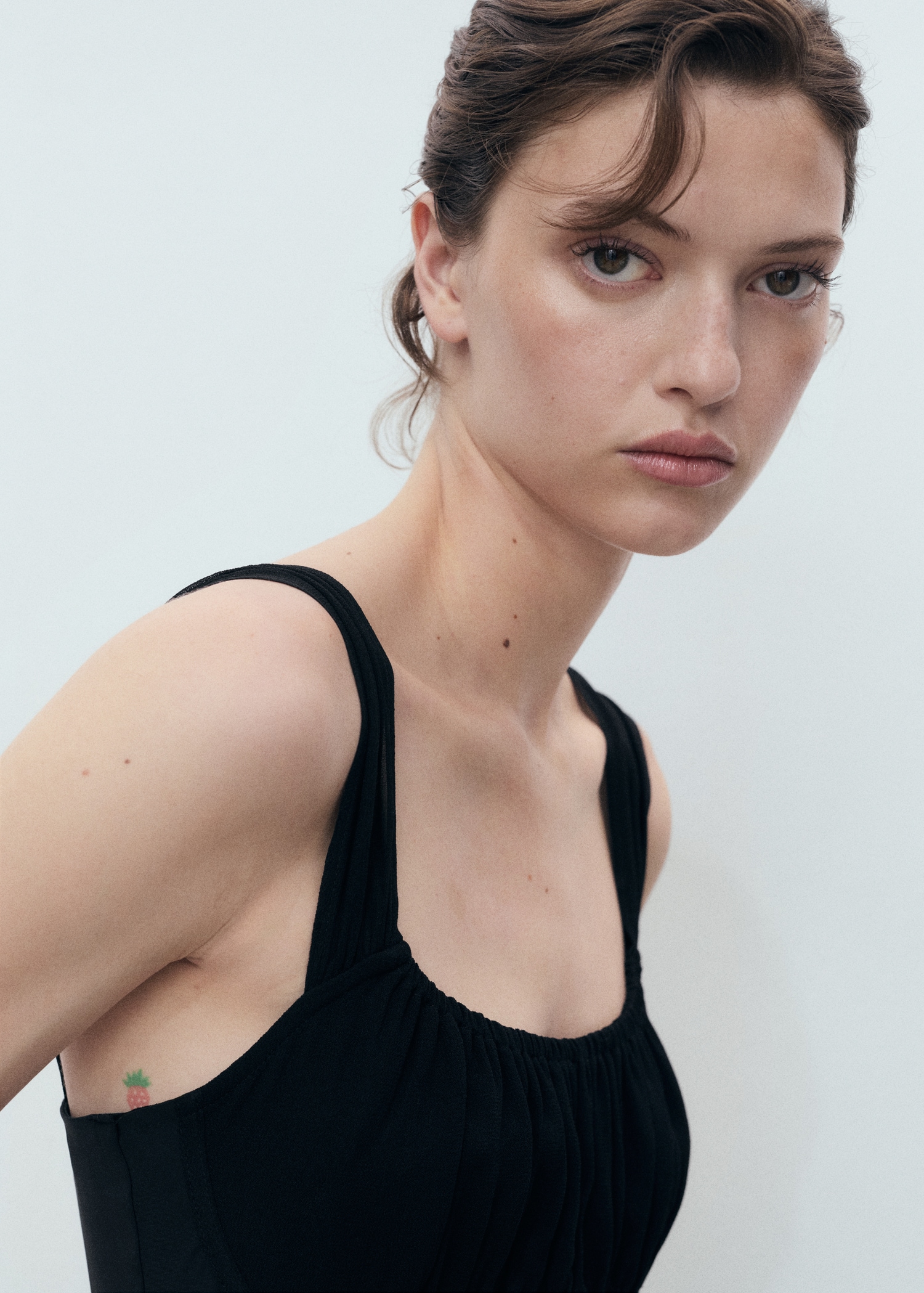 Short dress with ruched neckline - Details of the article 1