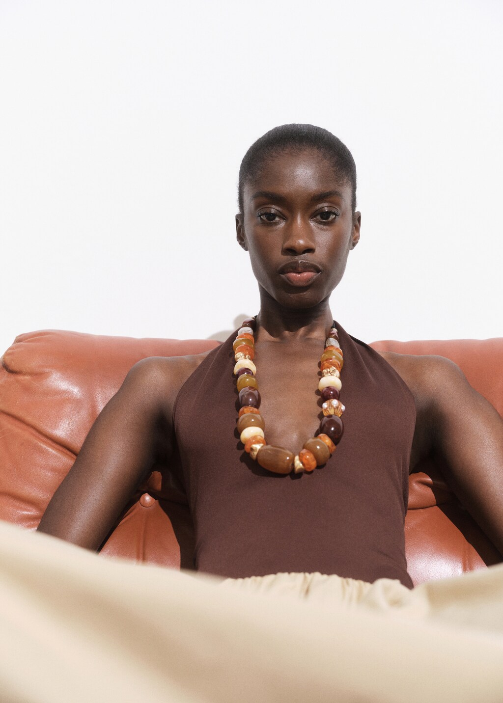 Maxi necklace with combined resin balls