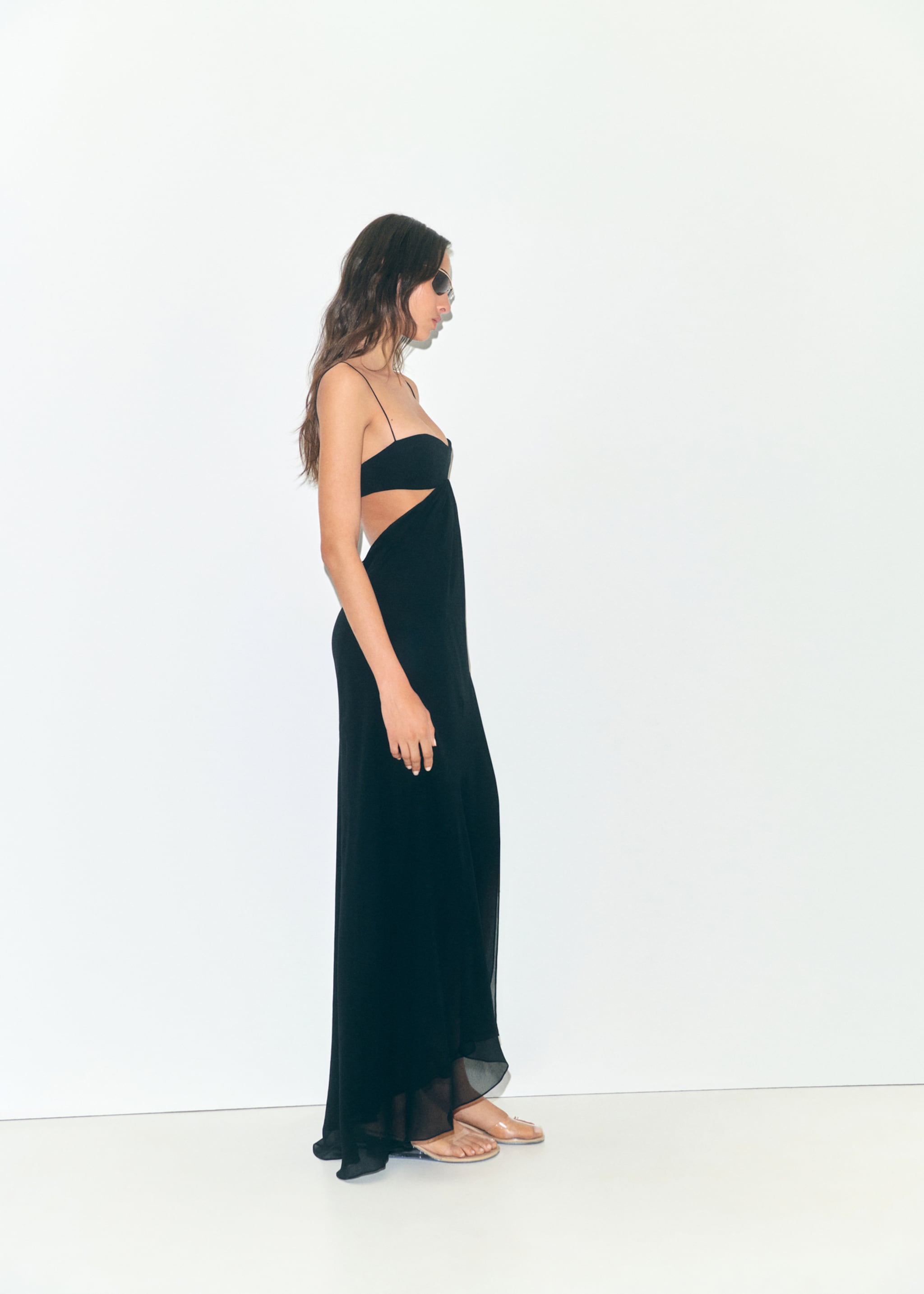 Dress with asymmetrical hem and cut-out - General plane