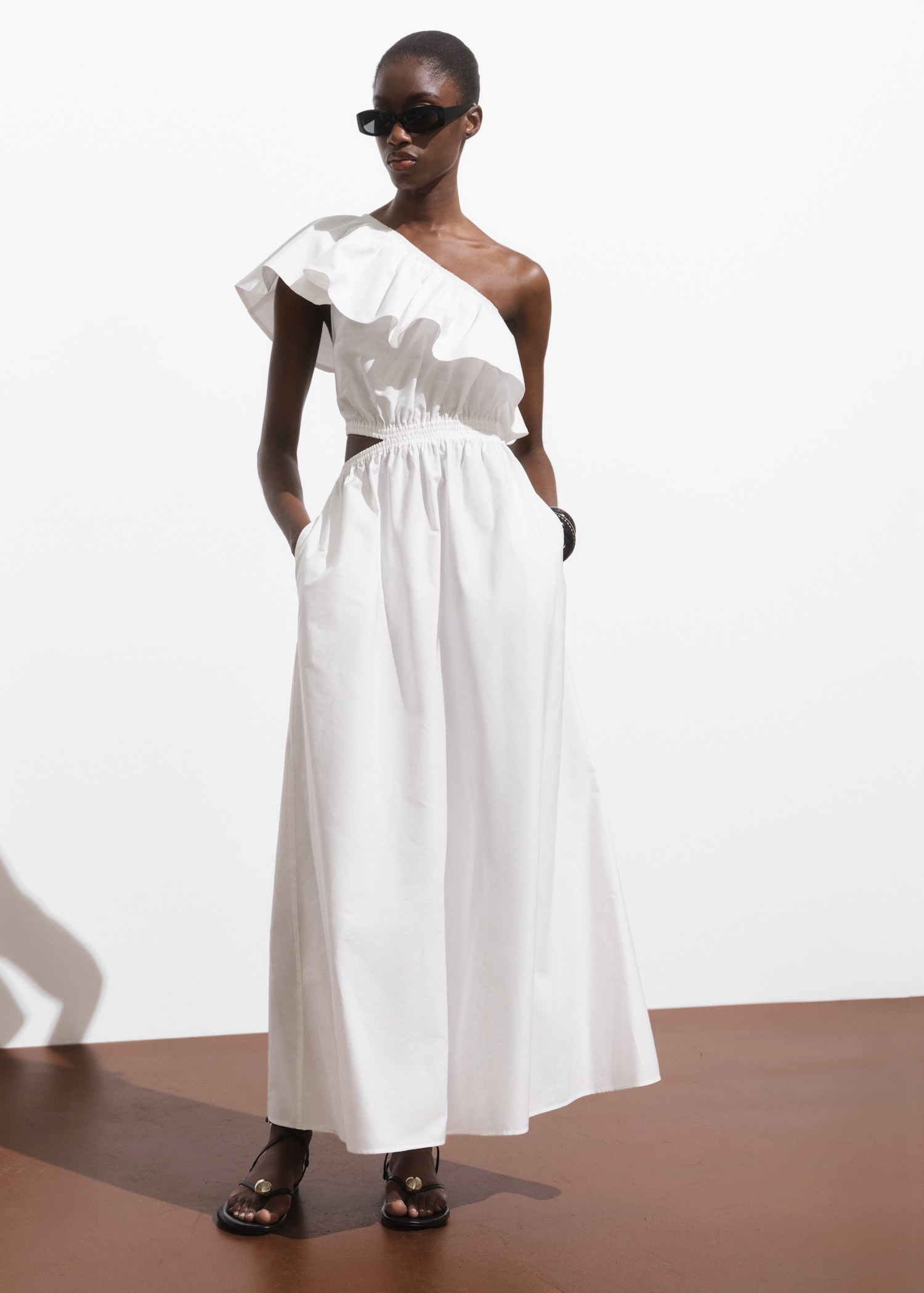 Asymmetrical dress with cut-out - General plane
