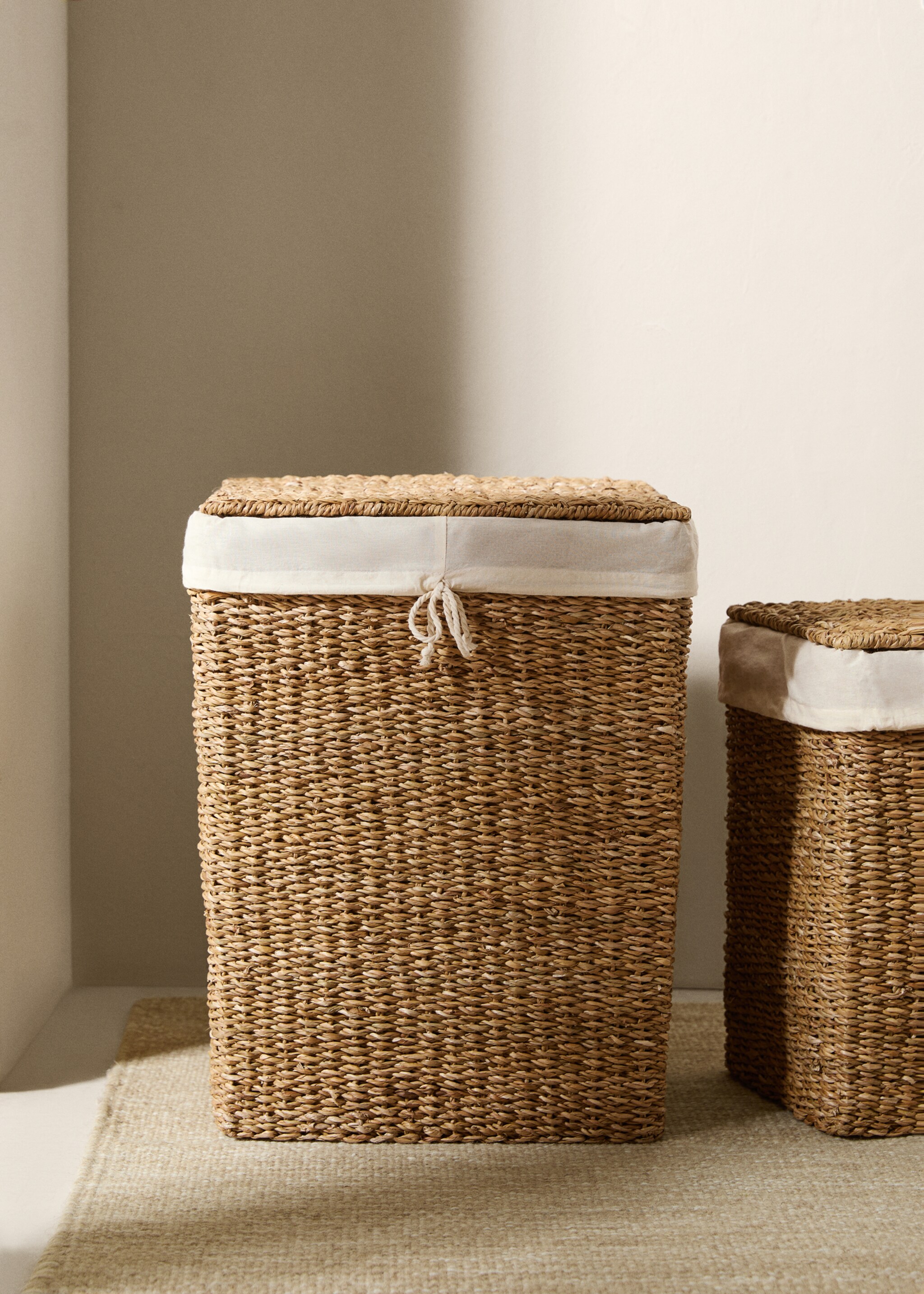 Large seagrass laundry basket - General plane