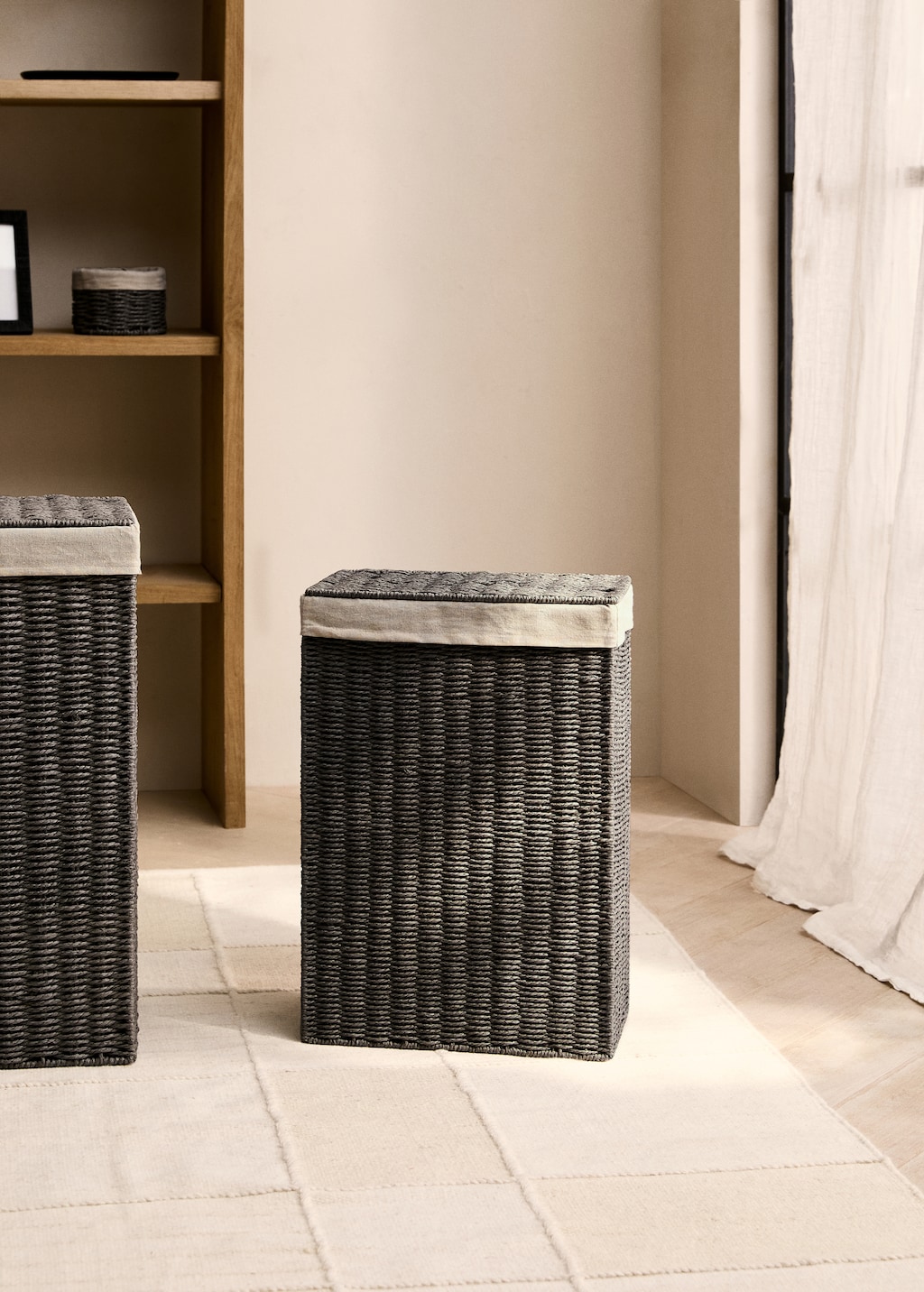 Medium paper laundry basket