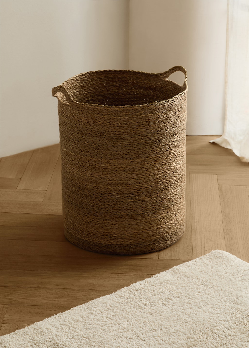 Large seagrass basket with handles
