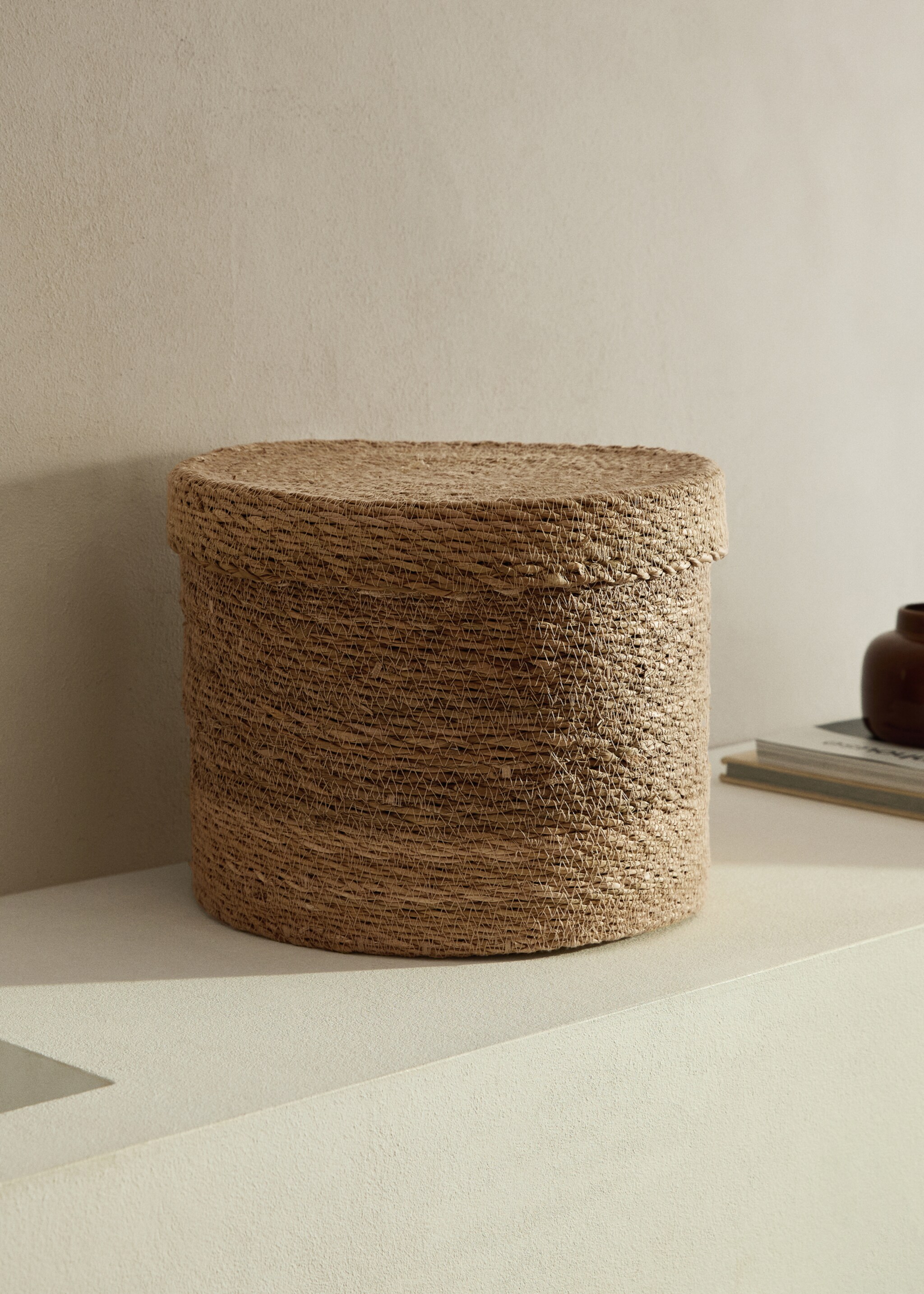 Seagrass basket with round lid - General plane, Brown. Ref: 17001534-00.