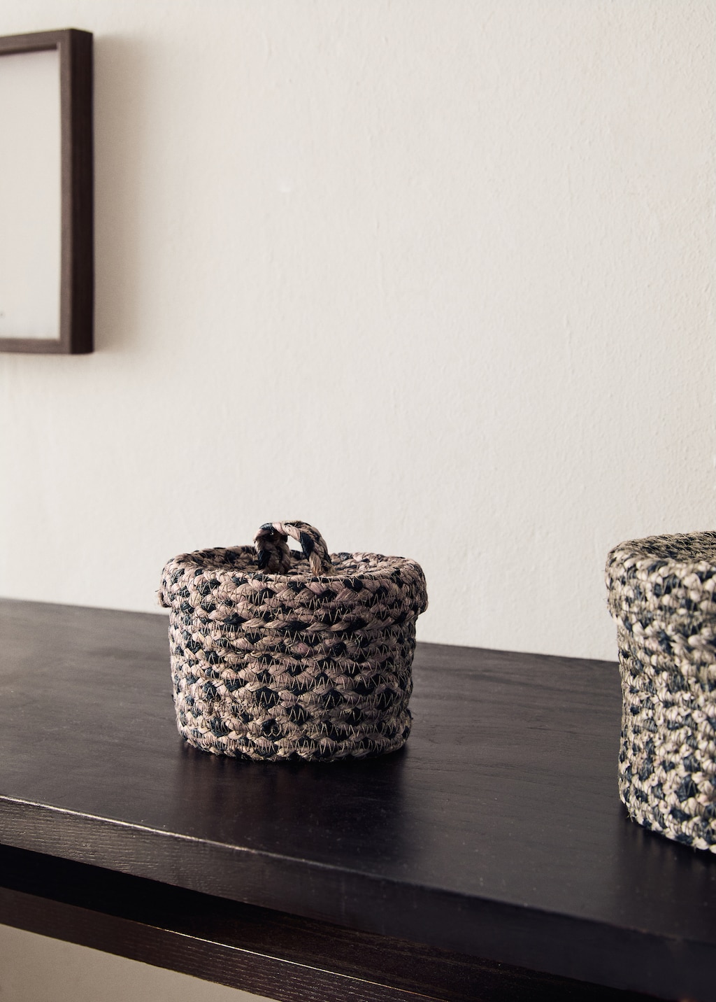 Small melange jute basket with small lid