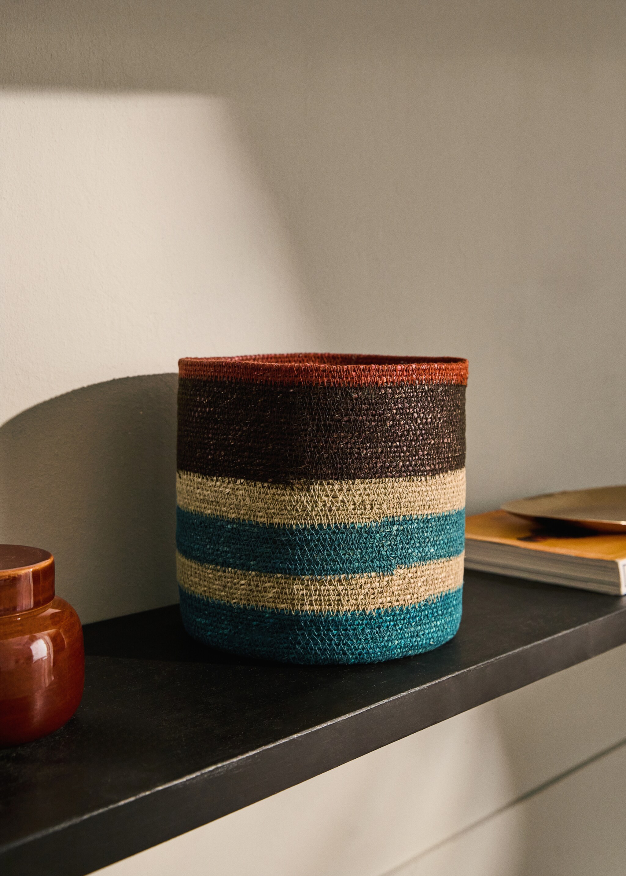 Small multicoloured seagrass basket - General plane, Chocolate. Ref: 17001554-00.