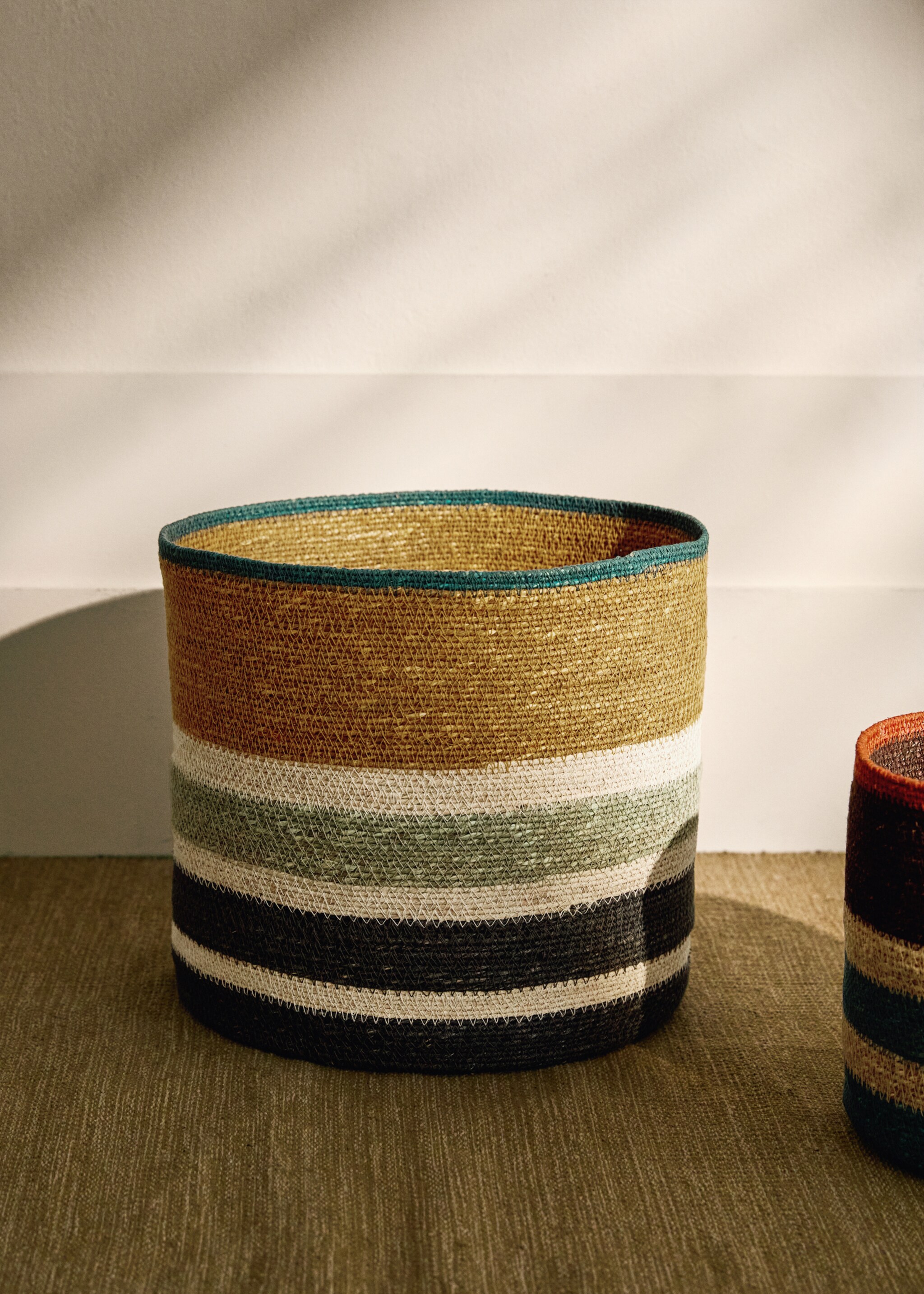 Medium multicoloured seagrass basket - General plane, Curry. Ref: 17001555-00.