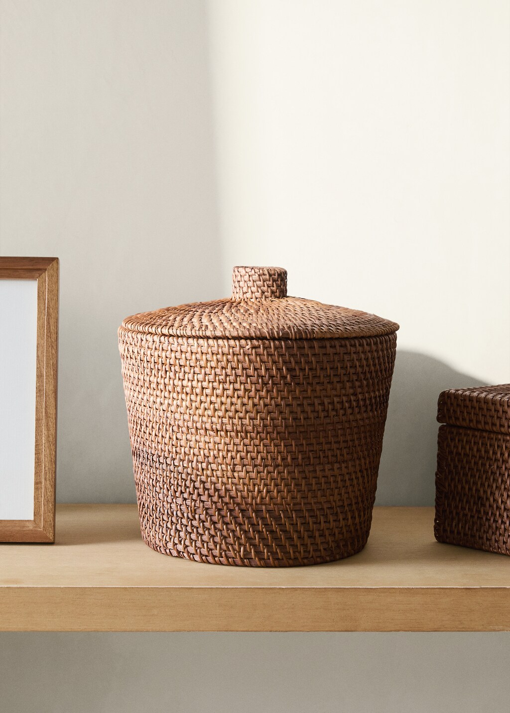 Boîte en rotin fin avec couvercle - Home | MANGO France métropolitaine