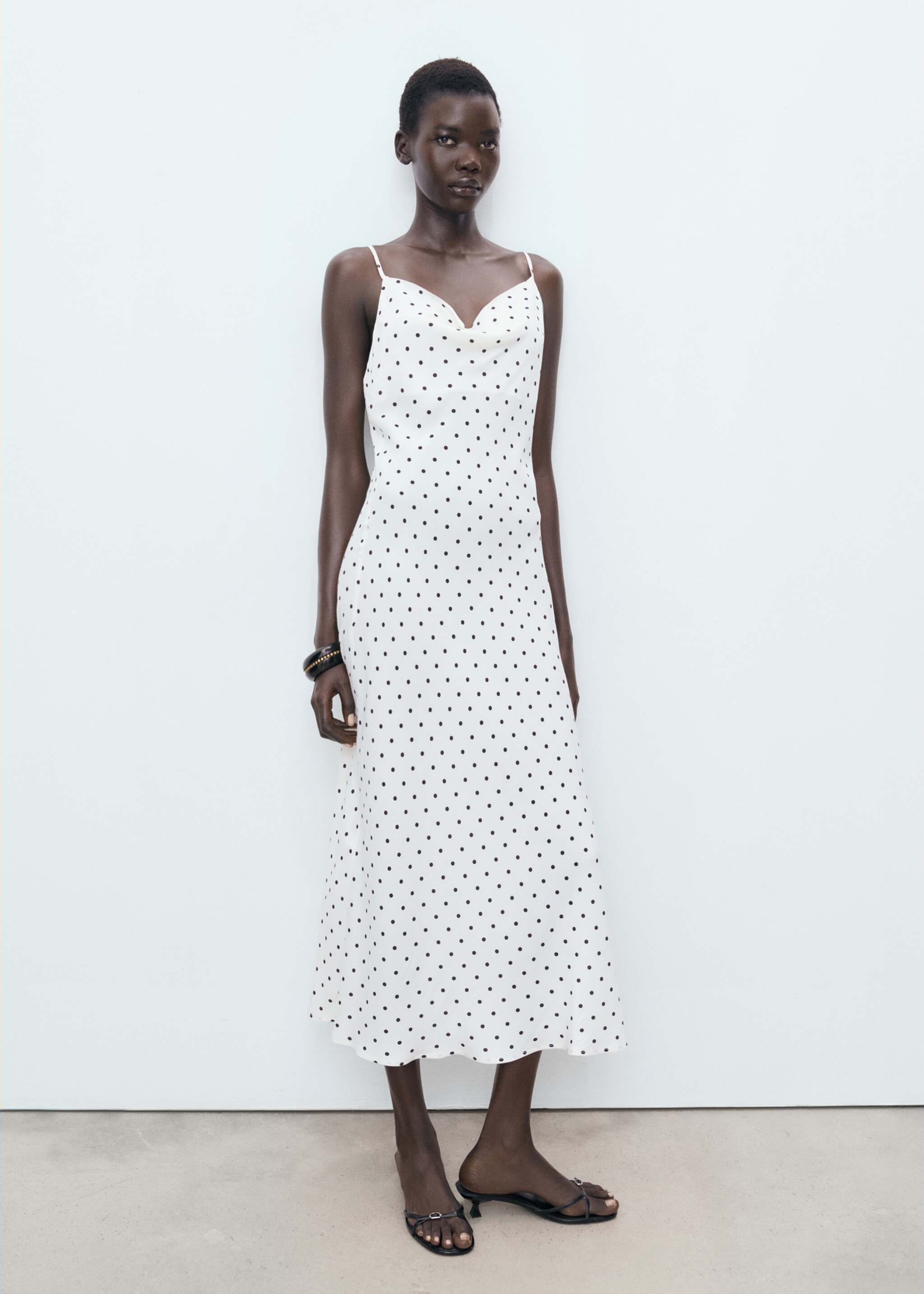 Long dress with draped neckline - General plane