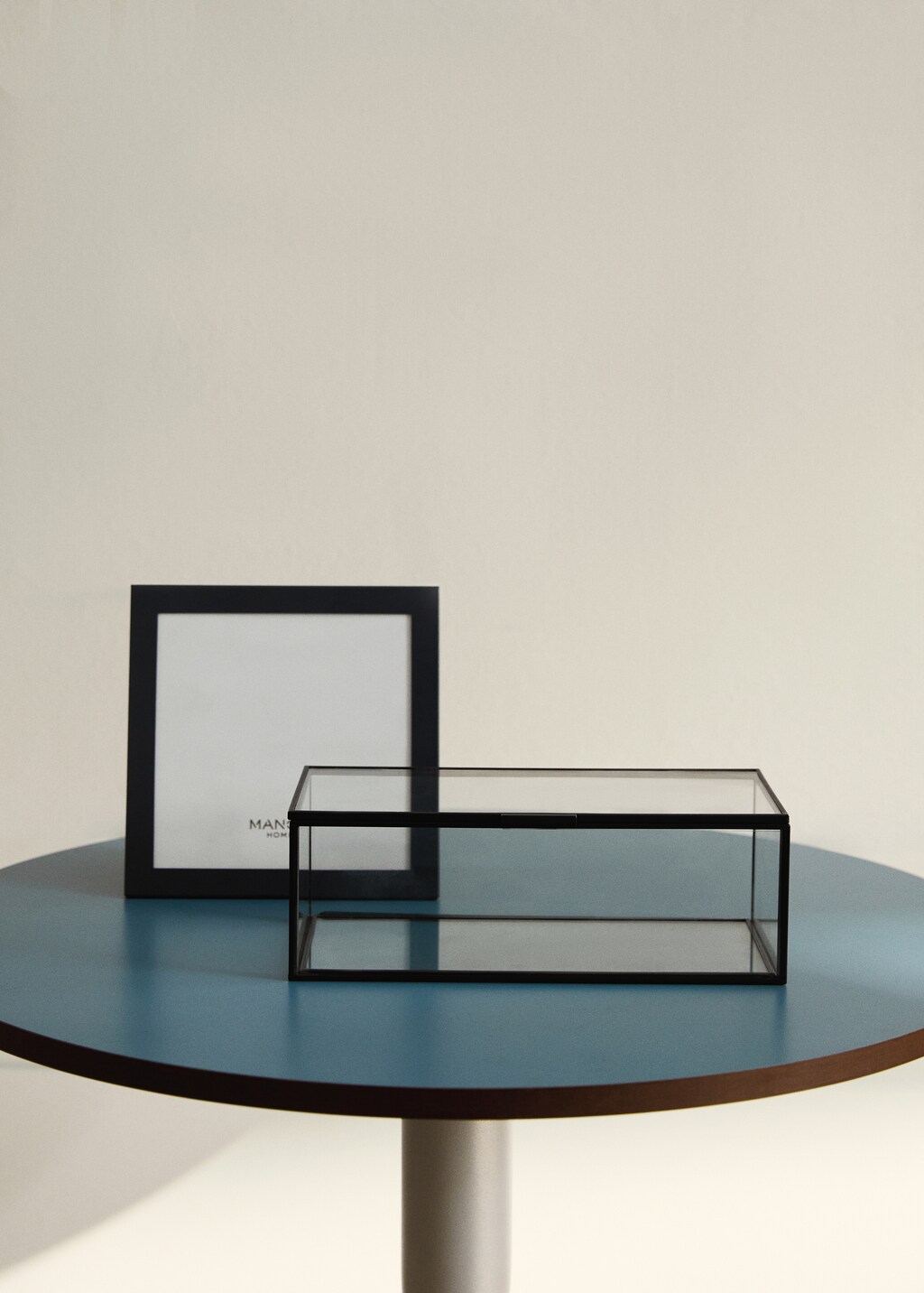 jewelry box with metal profile