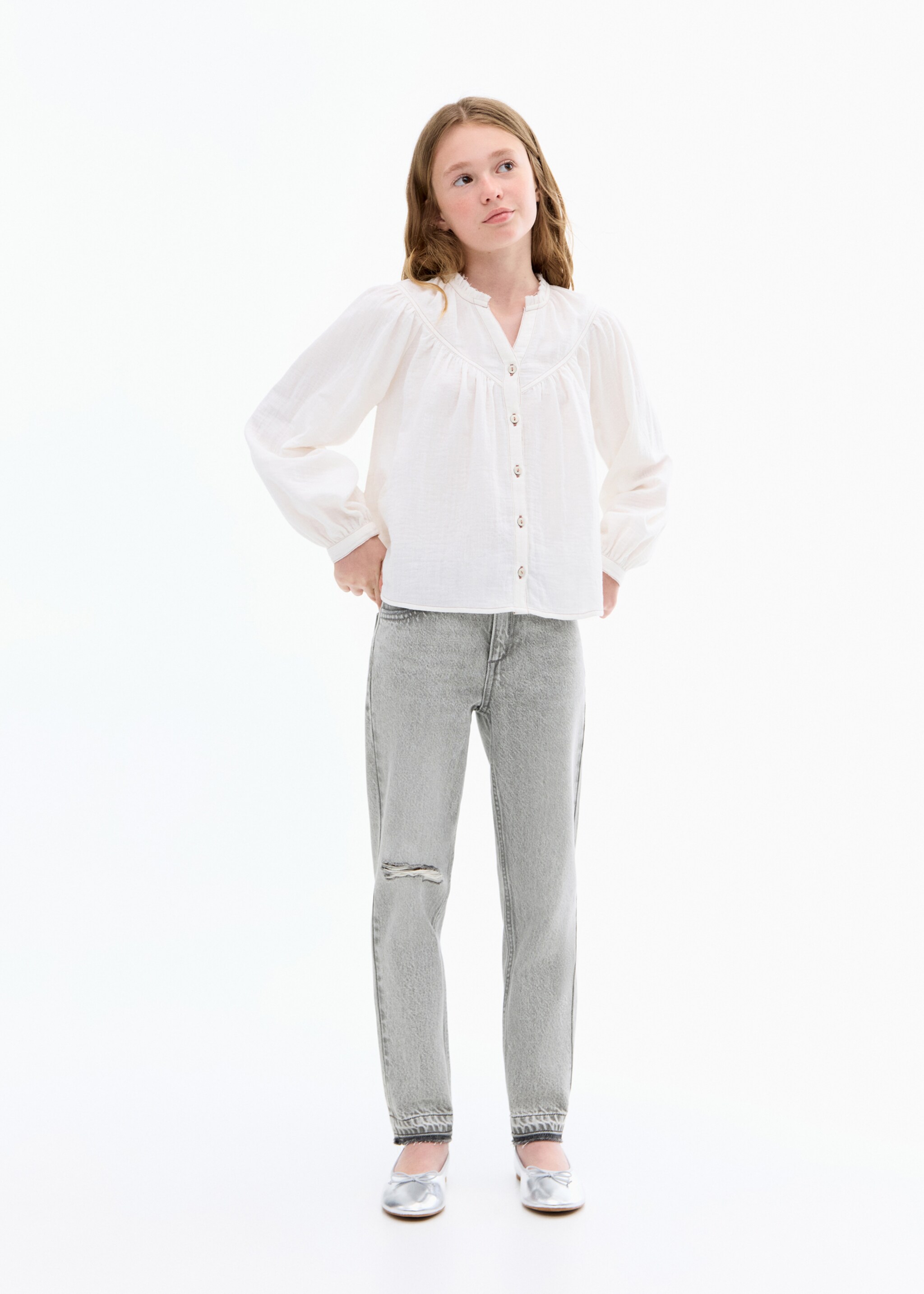 Jeans mom fit rotos decorativos - Plano general