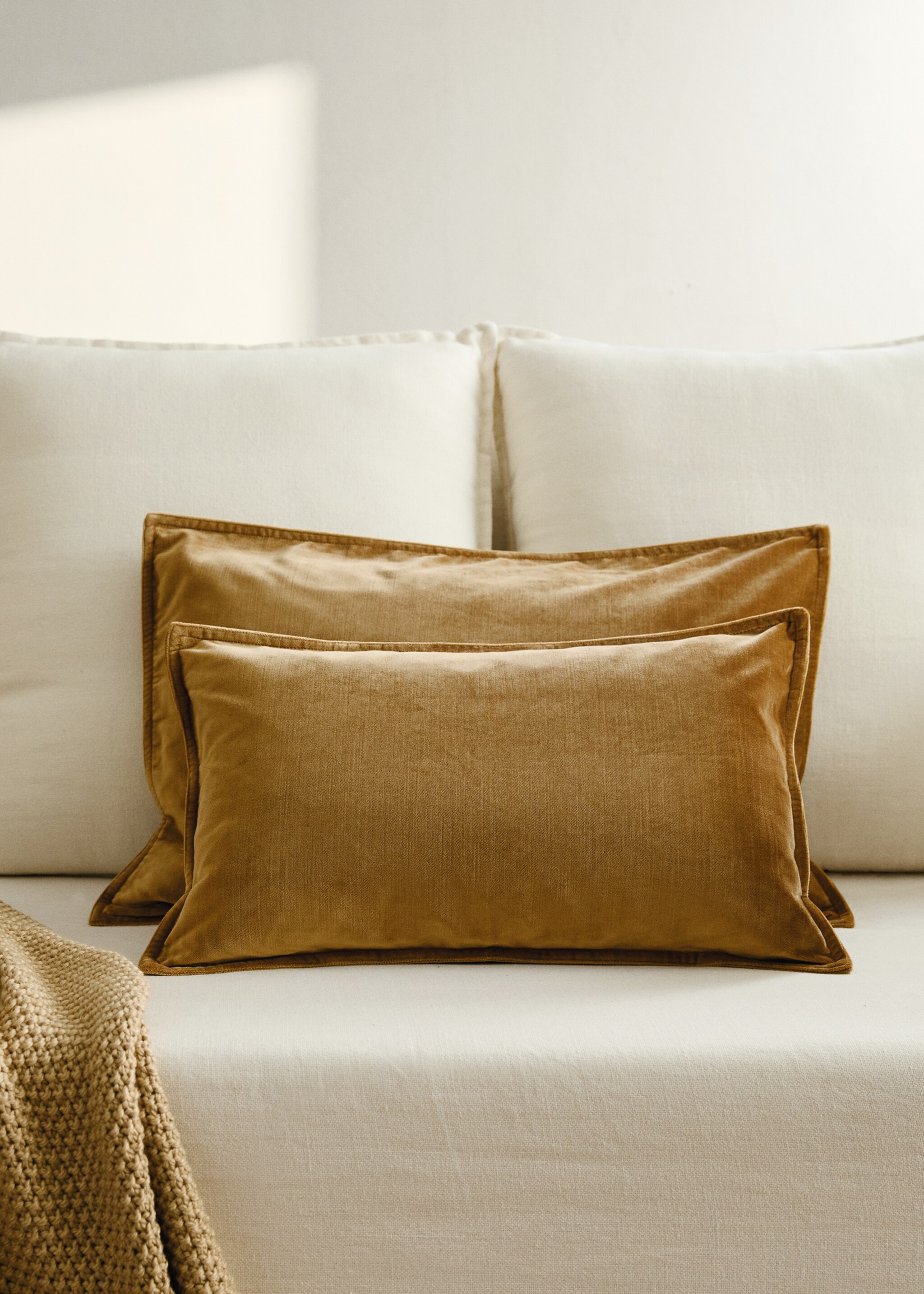 Velvet cushion cover 30x50 cm - General plane, Light/Pastel Brown. Ref: 17003321-00.