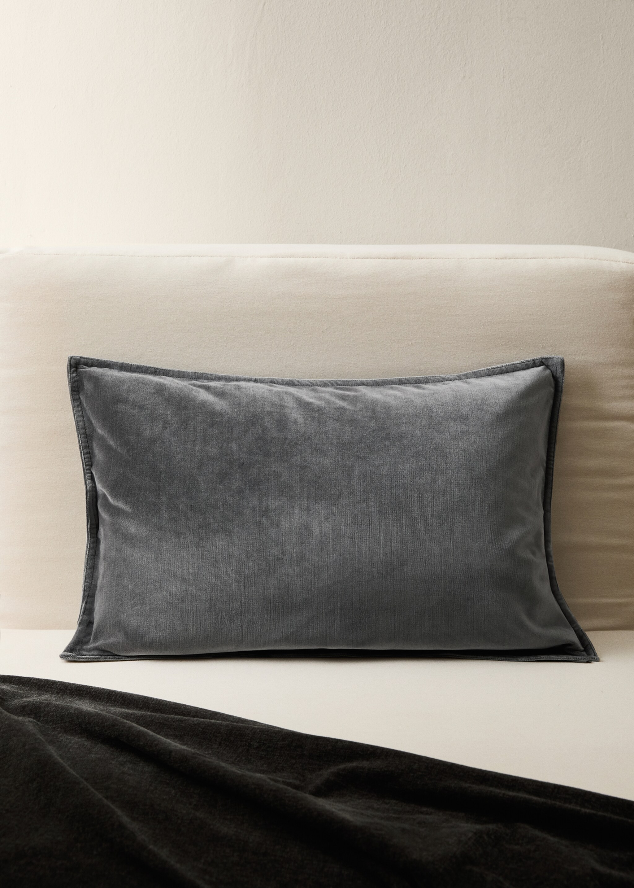 Velvet cushion cover 40x60 cm - General plane, Dark Grey. Ref: 17003323-00.