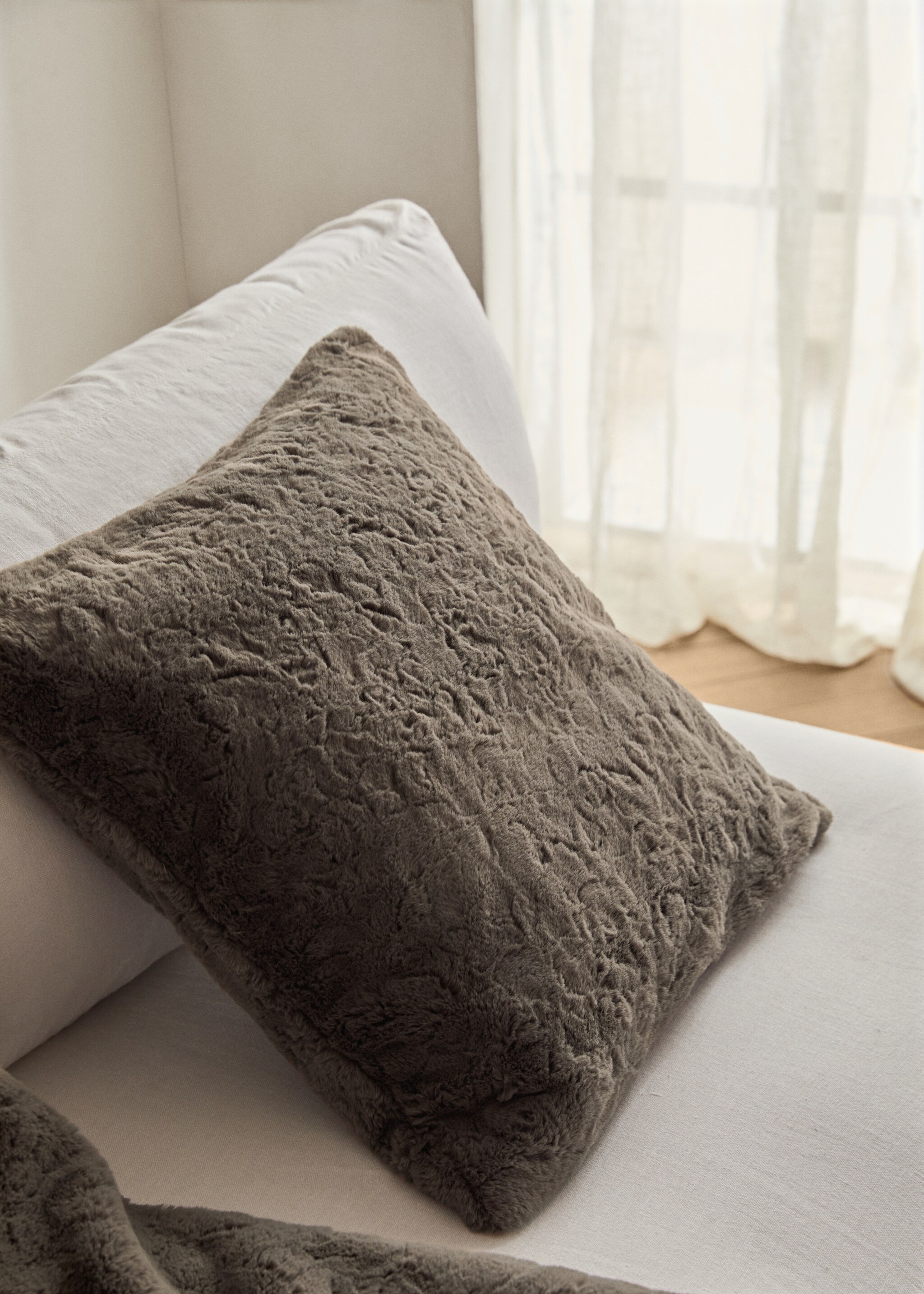 Faux-fur textured cushion cover 50x50 cm - General plane, Grey. Ref: 17003328-00.