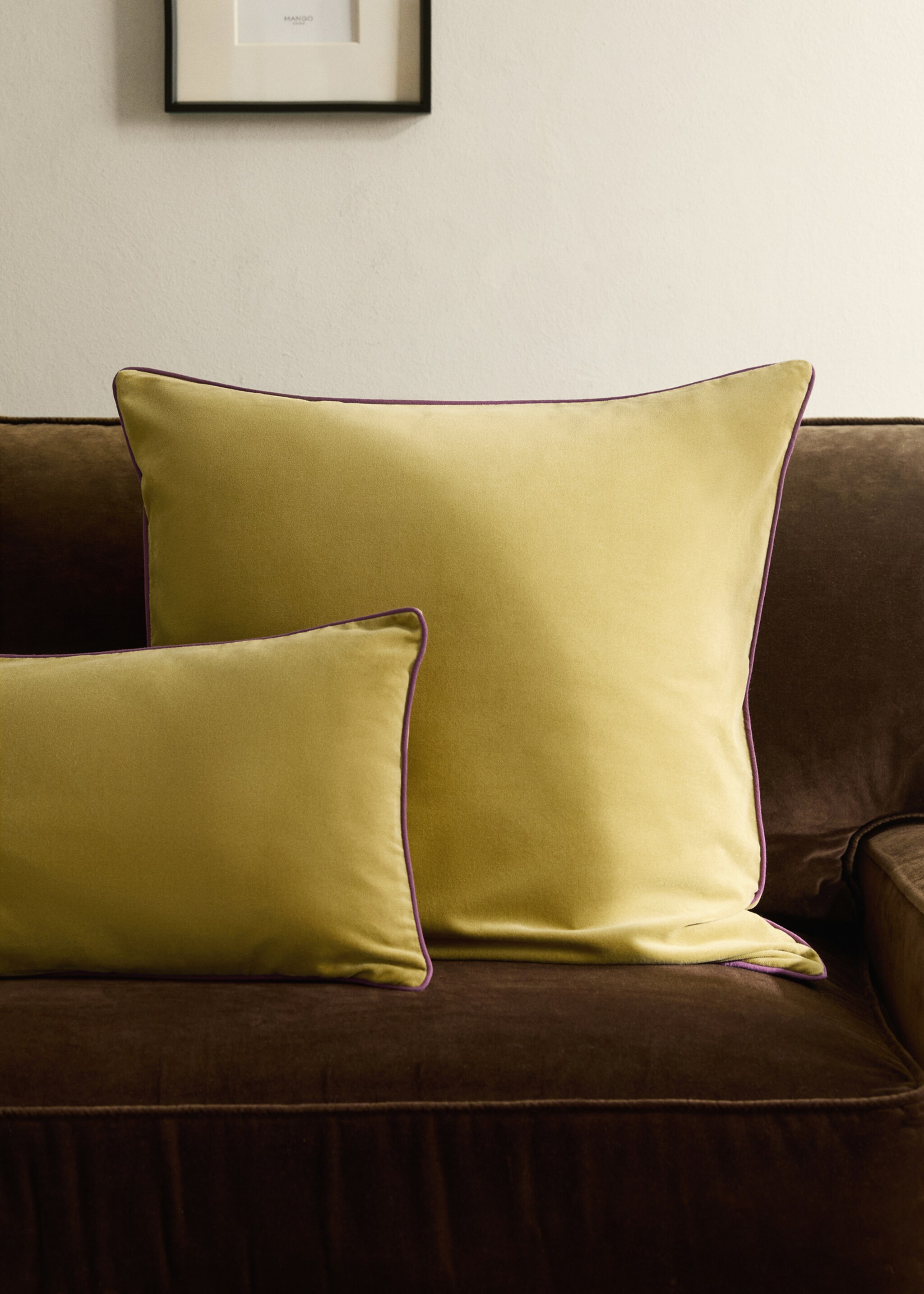 Velvet cushion cover with contrasting piping 50x50 cm - General plane