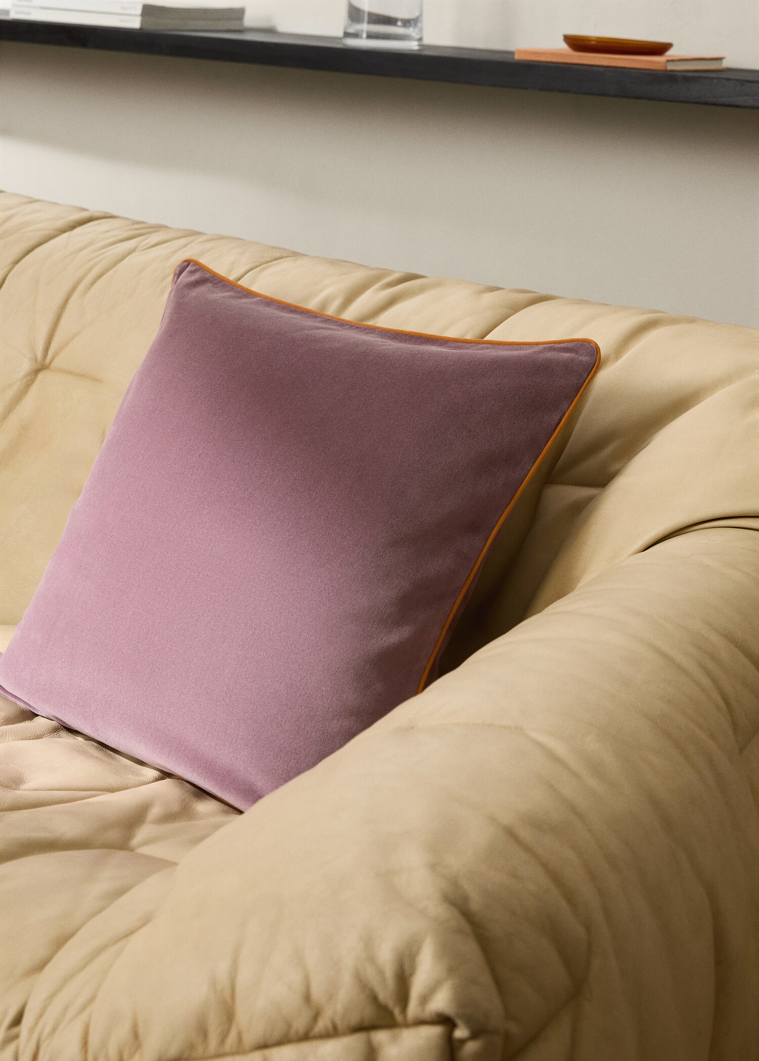 Velvet cushion cover with contrasting piping 50x50 cm - General plane