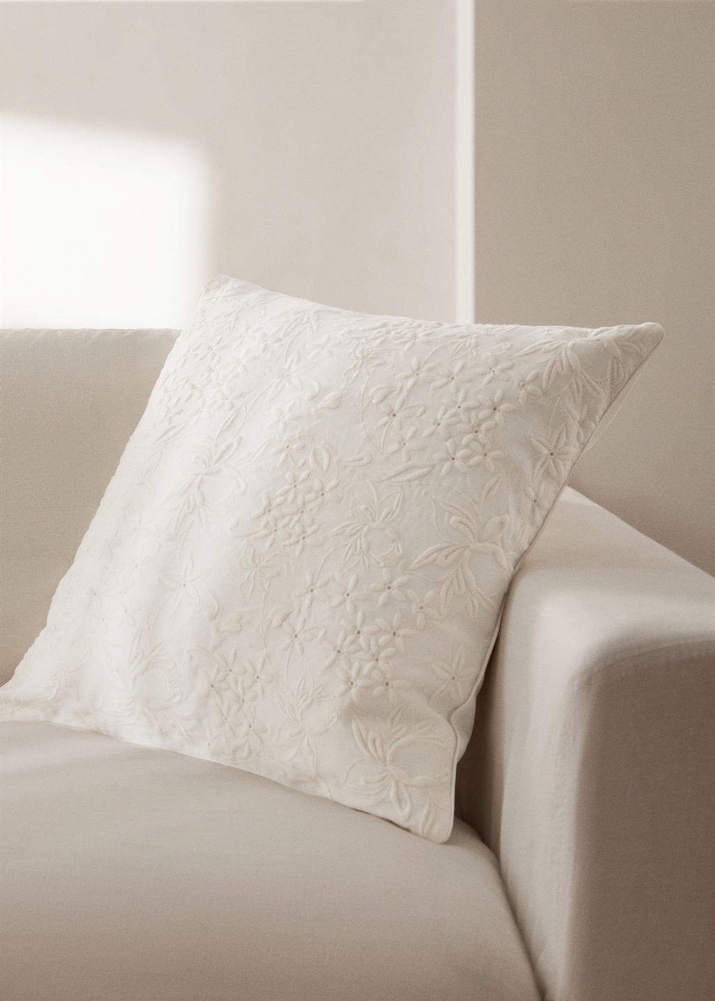 Cotton linen embroidered cushion cover 50x50 cm