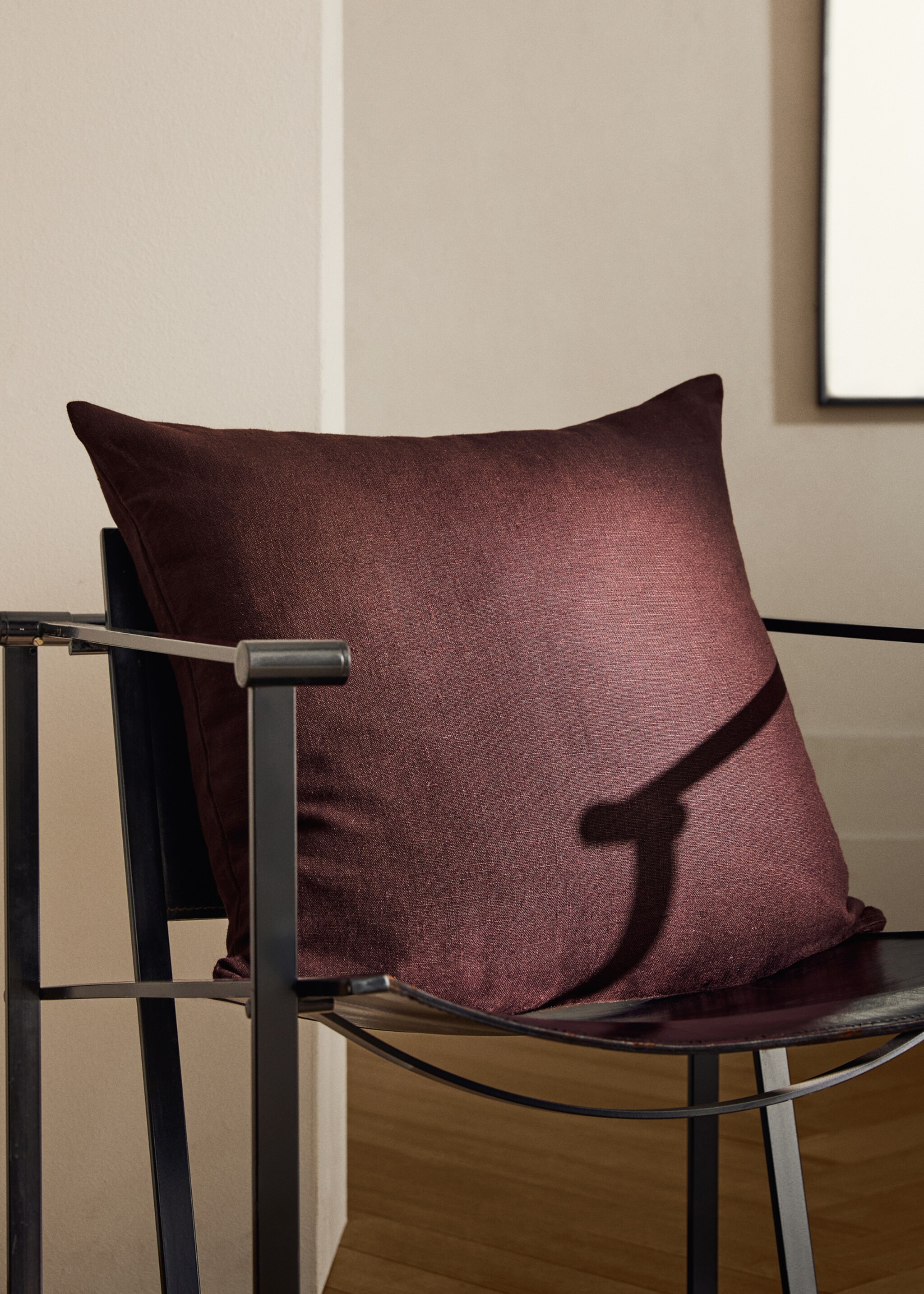 Linen cushion cover 50x50 cm - General plane, Blackberry. Ref: 17003341-00.