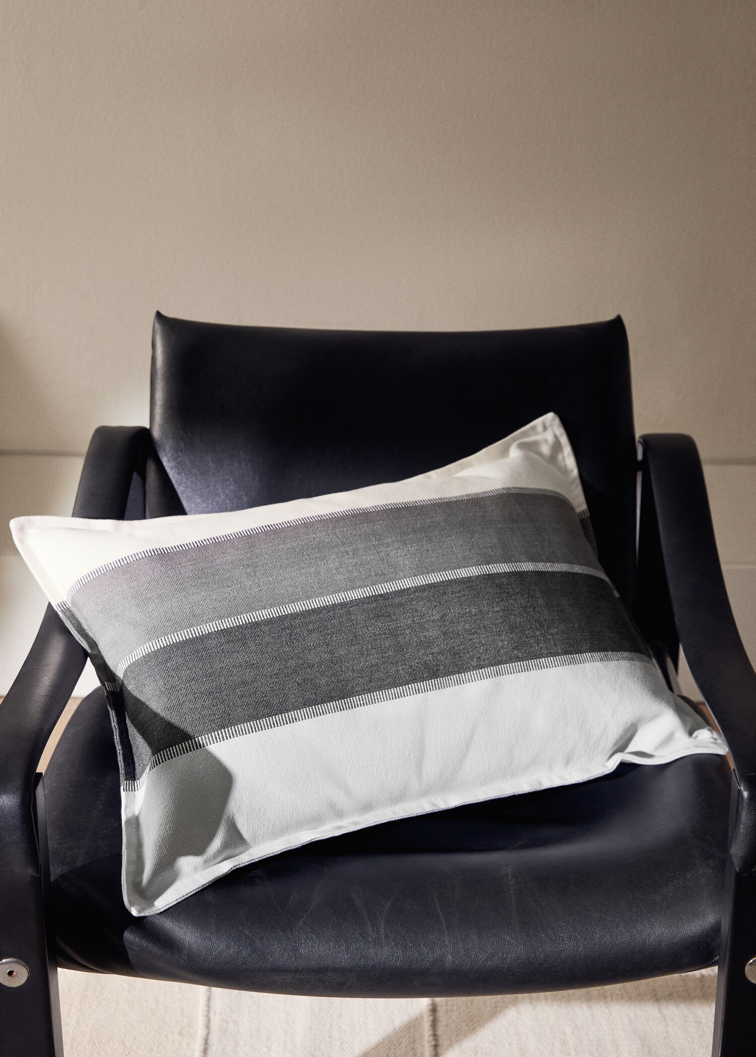 Cotton striped cushion cover 40x60 cm - General plane