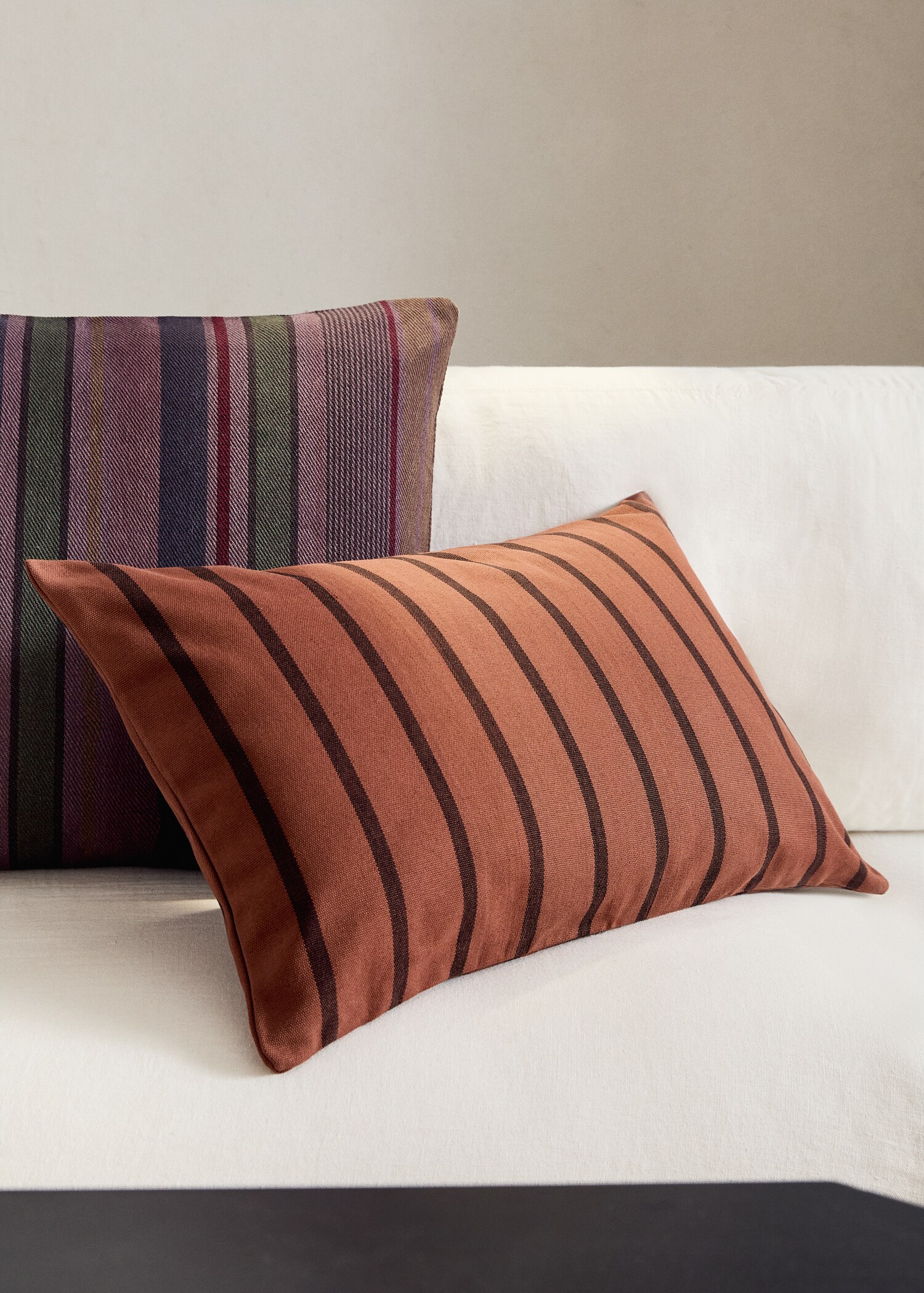 Cotton two-tone striped cushion cover 40x60 cm - General plane
