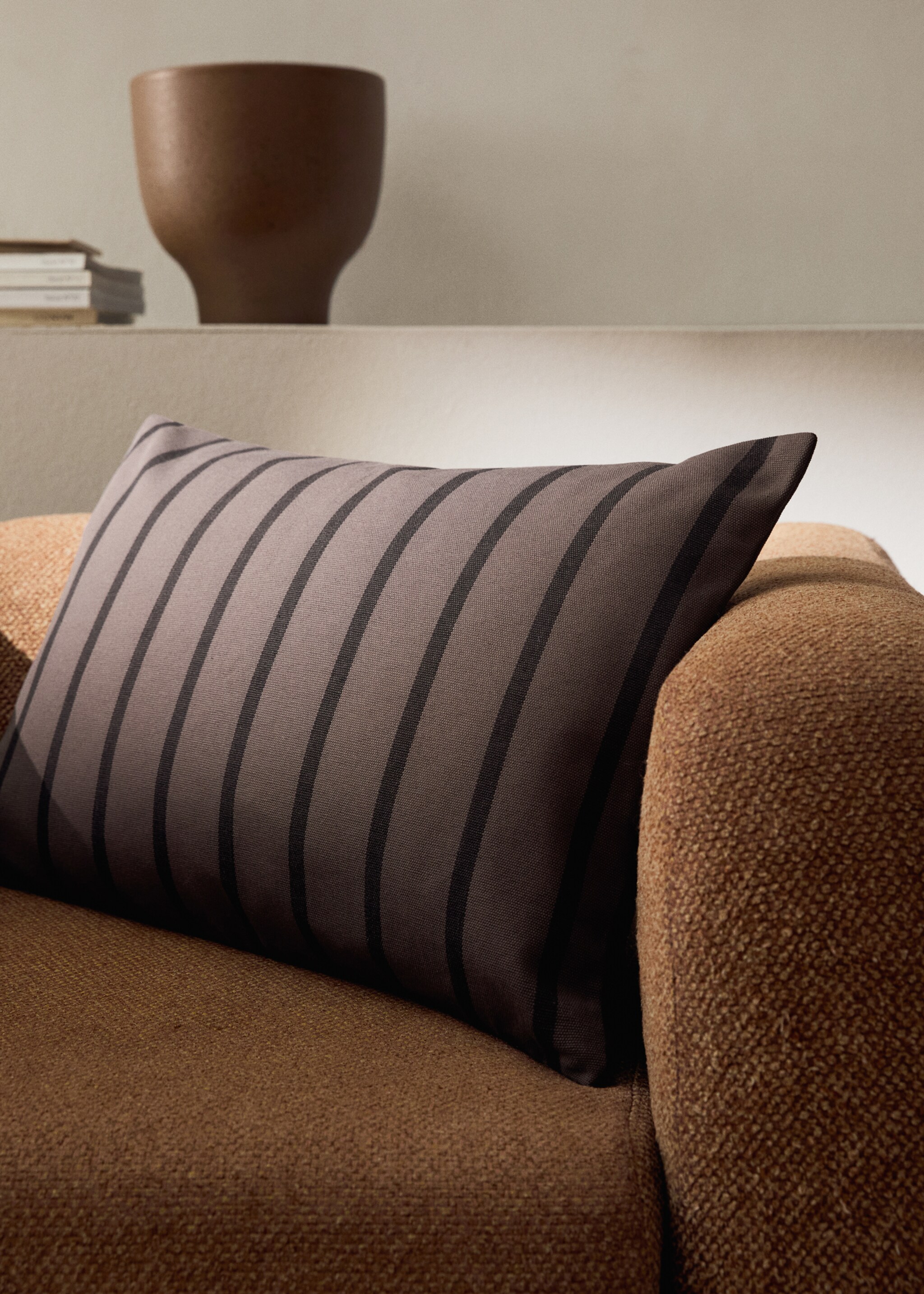 Cotton two-tone striped cushion cover 40x60 cm - General plane, Blackberry. Ref: 17003344-00.