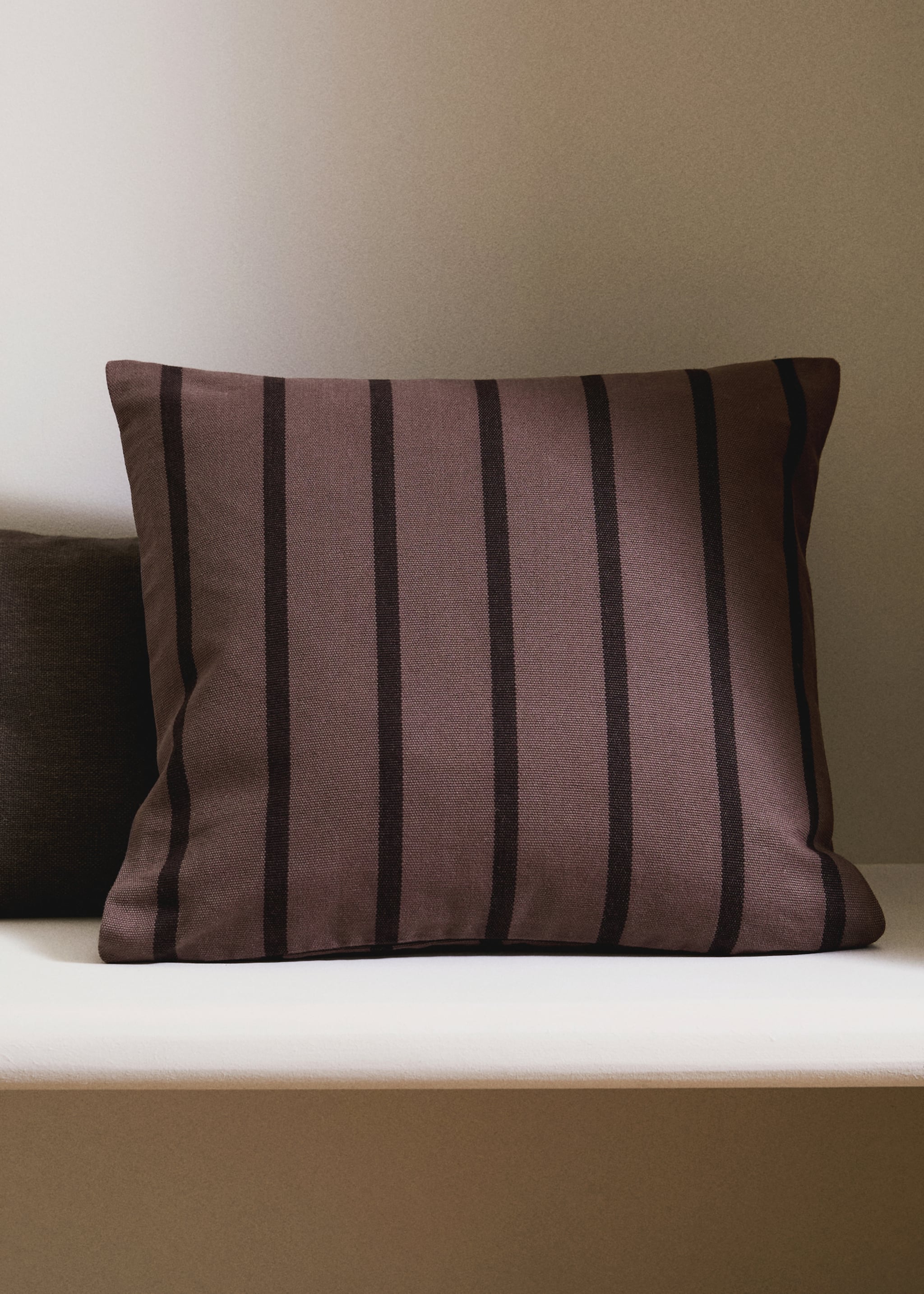 Cotton cushion cover with two-tone stripes 40x40 cm - General plane, Blackberry. Ref: 17003345-00.