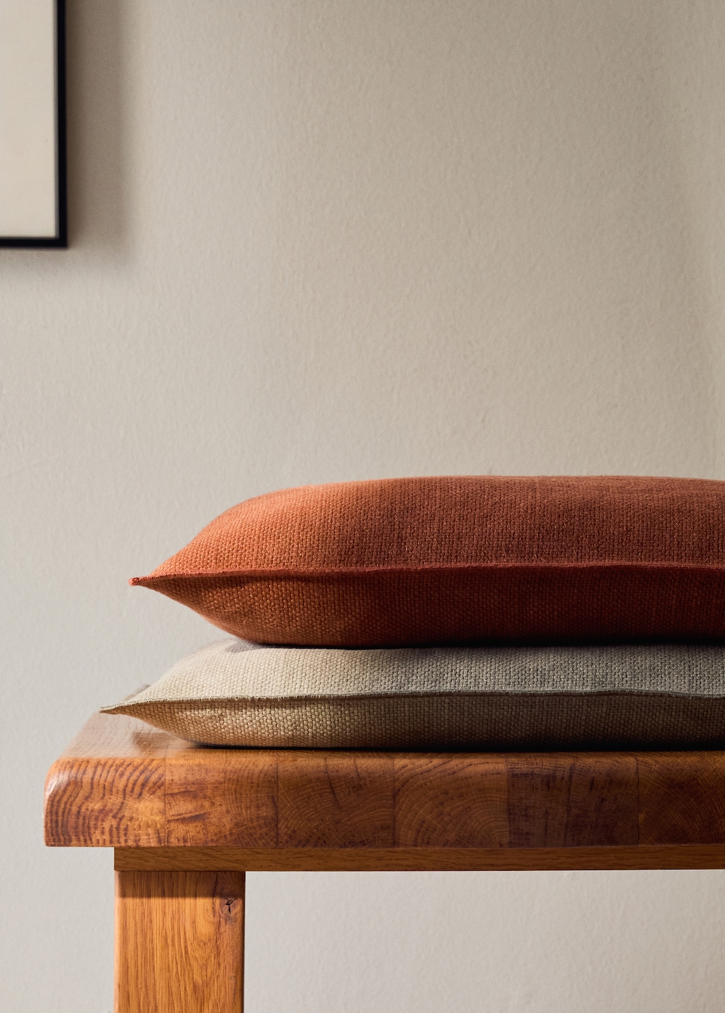 Linen cushion cover with overlock stitching 40x60 cm