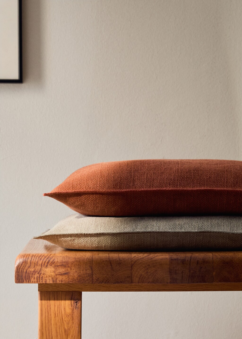 Linen cushion cover with overlock stitching 40x60 cm