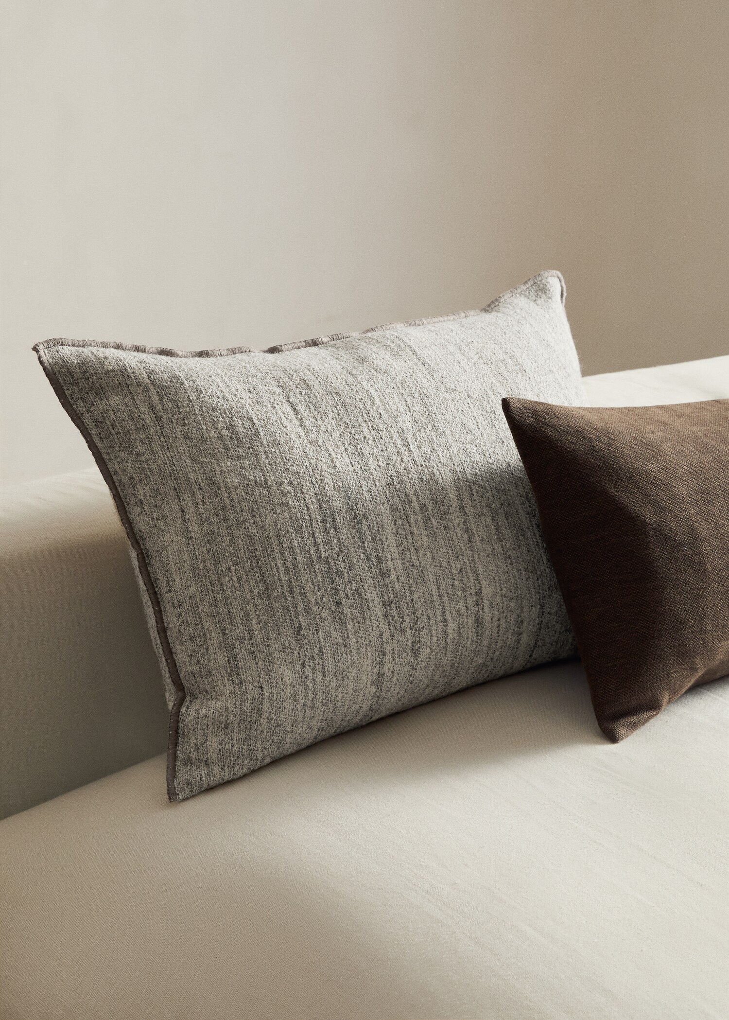 Cotton, linen and wool cushion cover - General plane