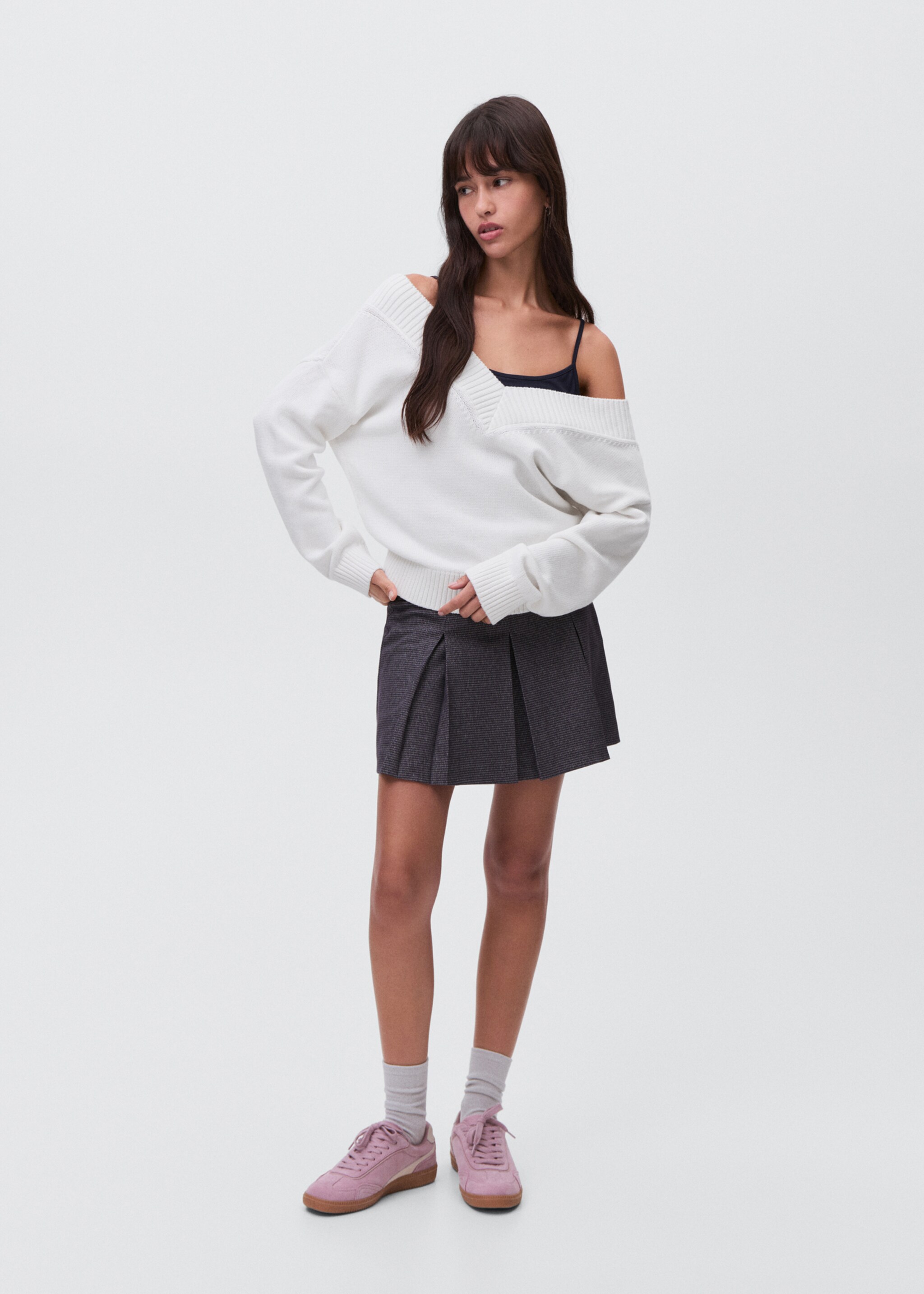 Knitted sweater with straps - General plane