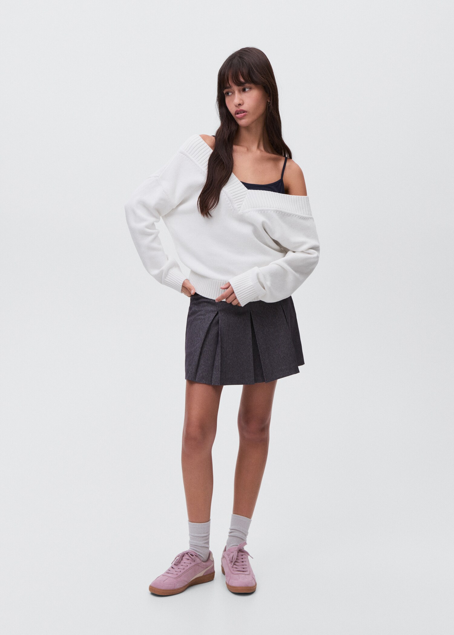 Knitted sweater with straps - General plane