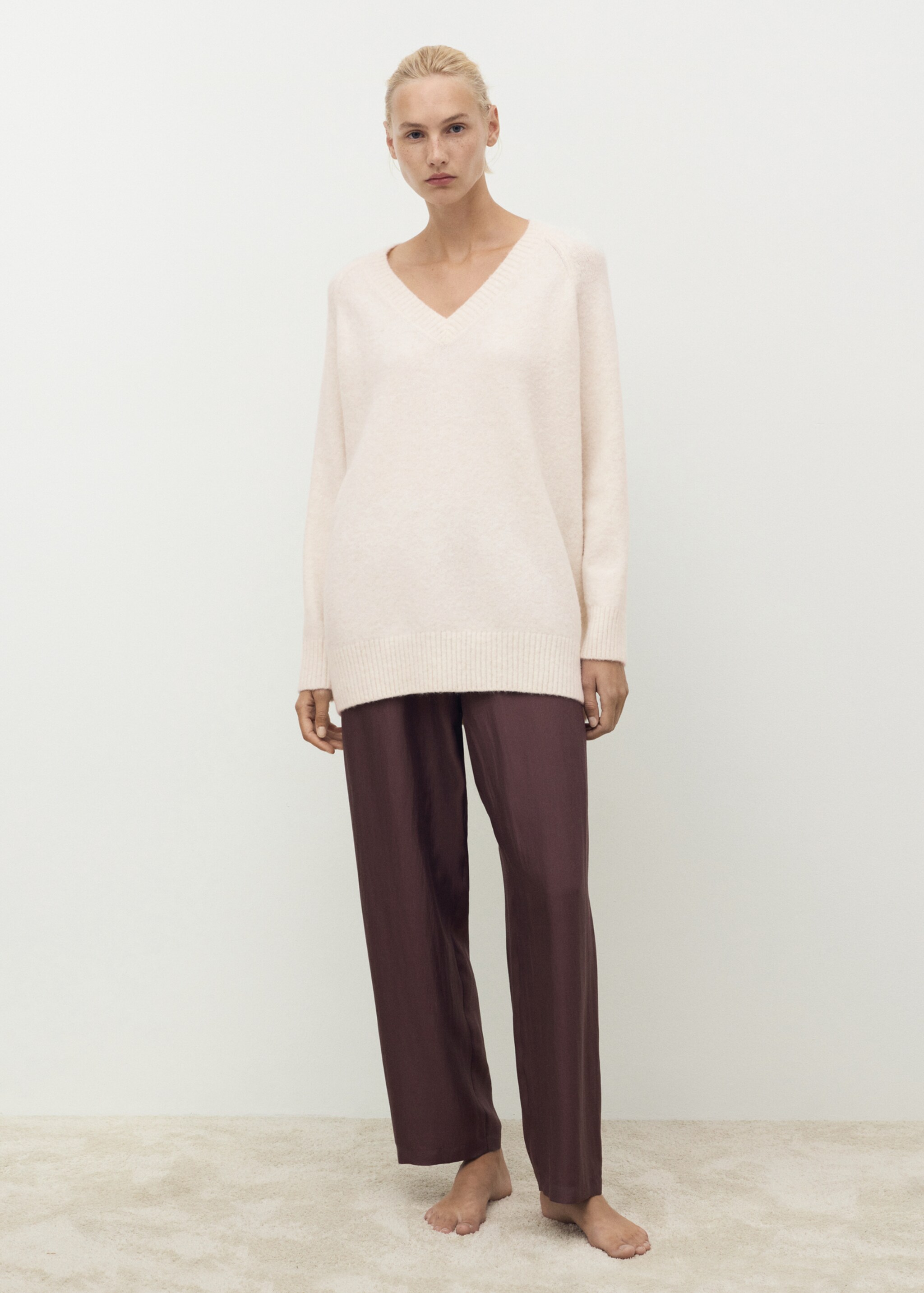V-neck knit sweater - General plane, Ivory White. Ref: 17004103-00.