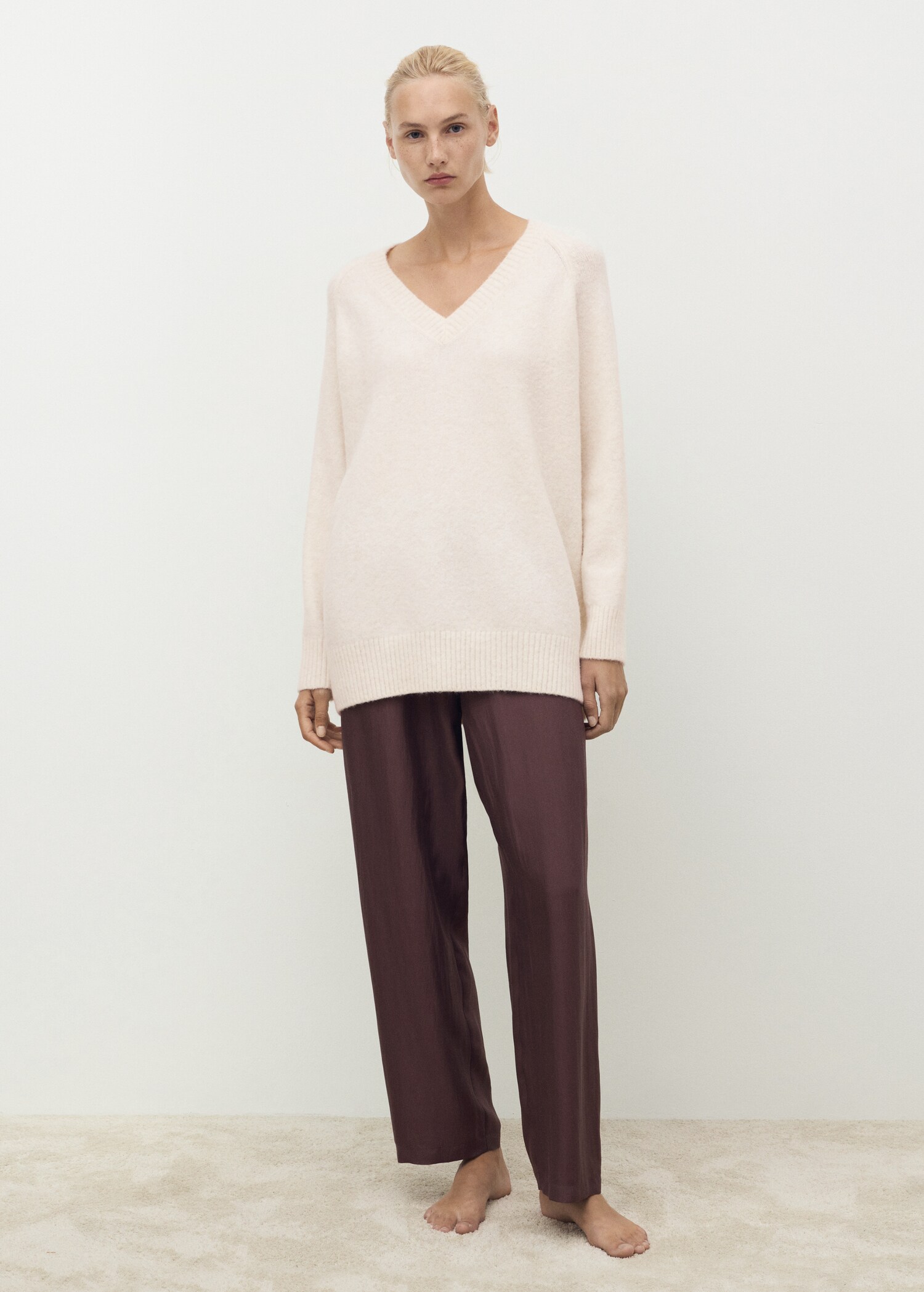 V-neck knit sweater - General plane