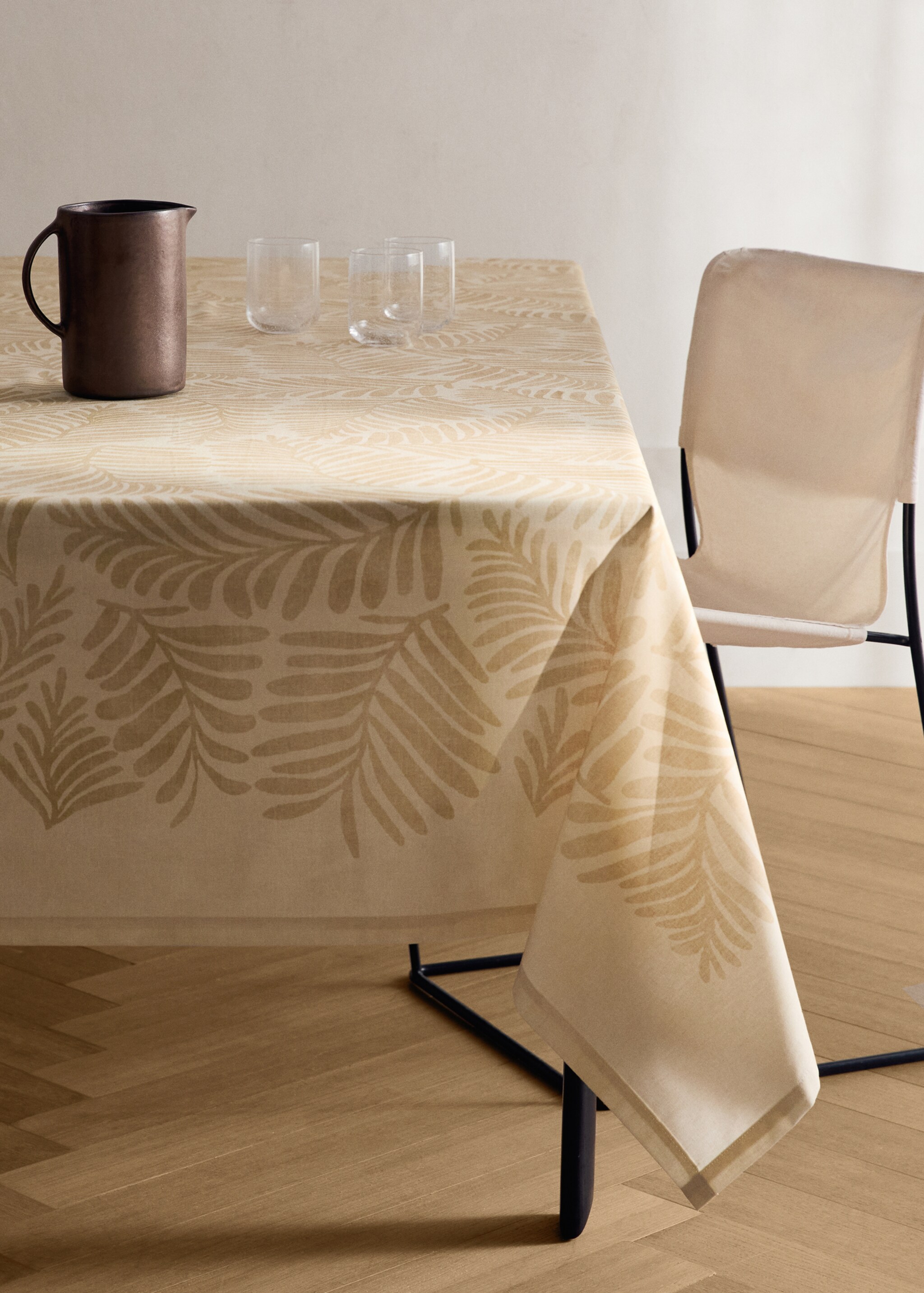 Cotton canvas tablecloth with leaf print for 2 to 4 diners - General plane, Vanilla. Ref: 17004142-00.