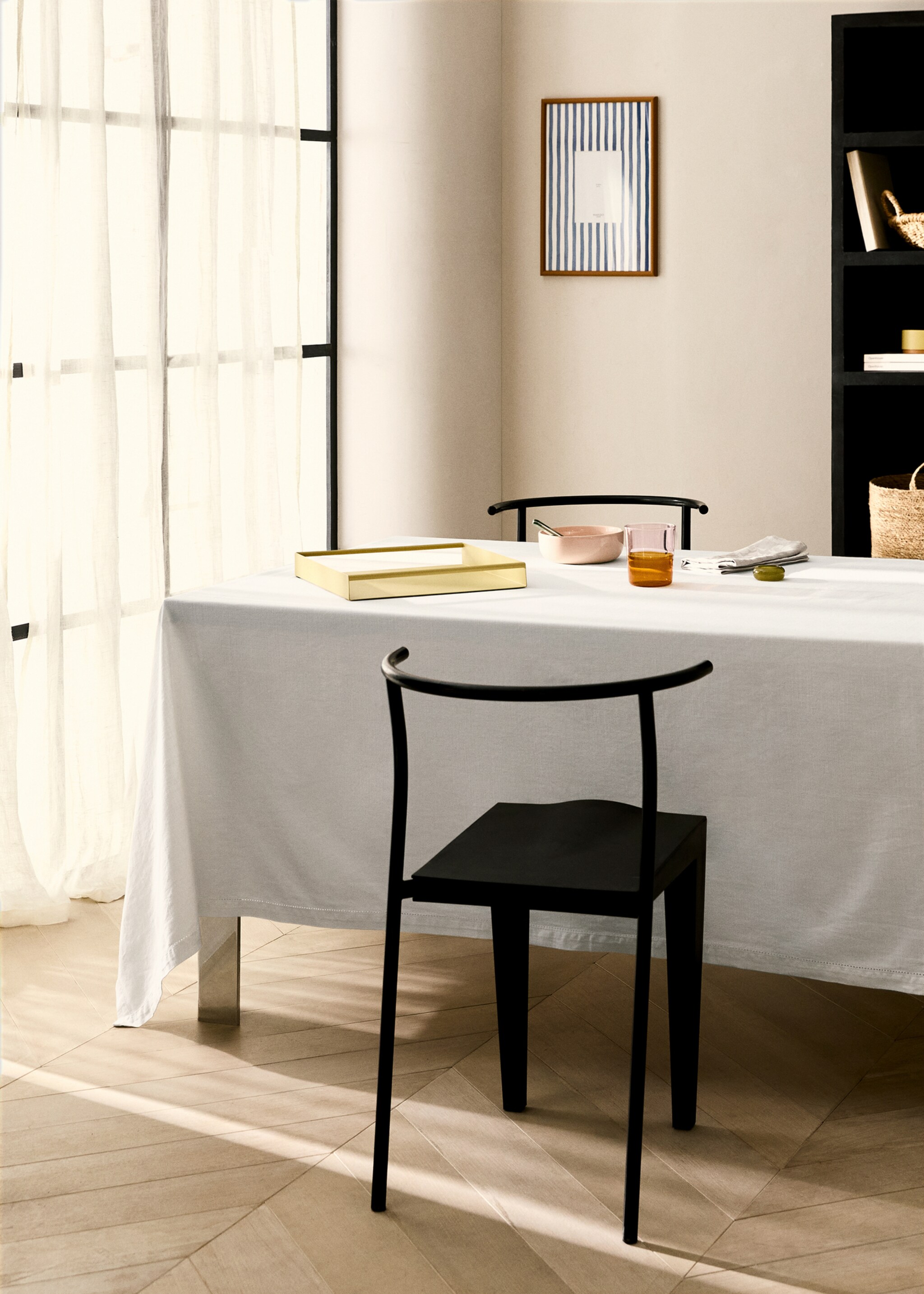 Cotton hemstitched tablecloth for 6 to 8 diners - General plane