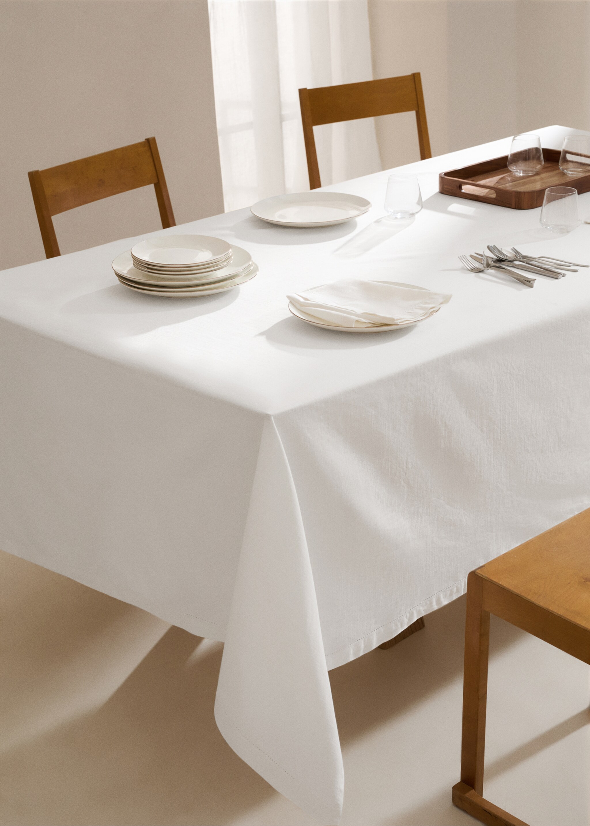 Cotton hemstitched tablecloth for 8 to 10 diners - General plane