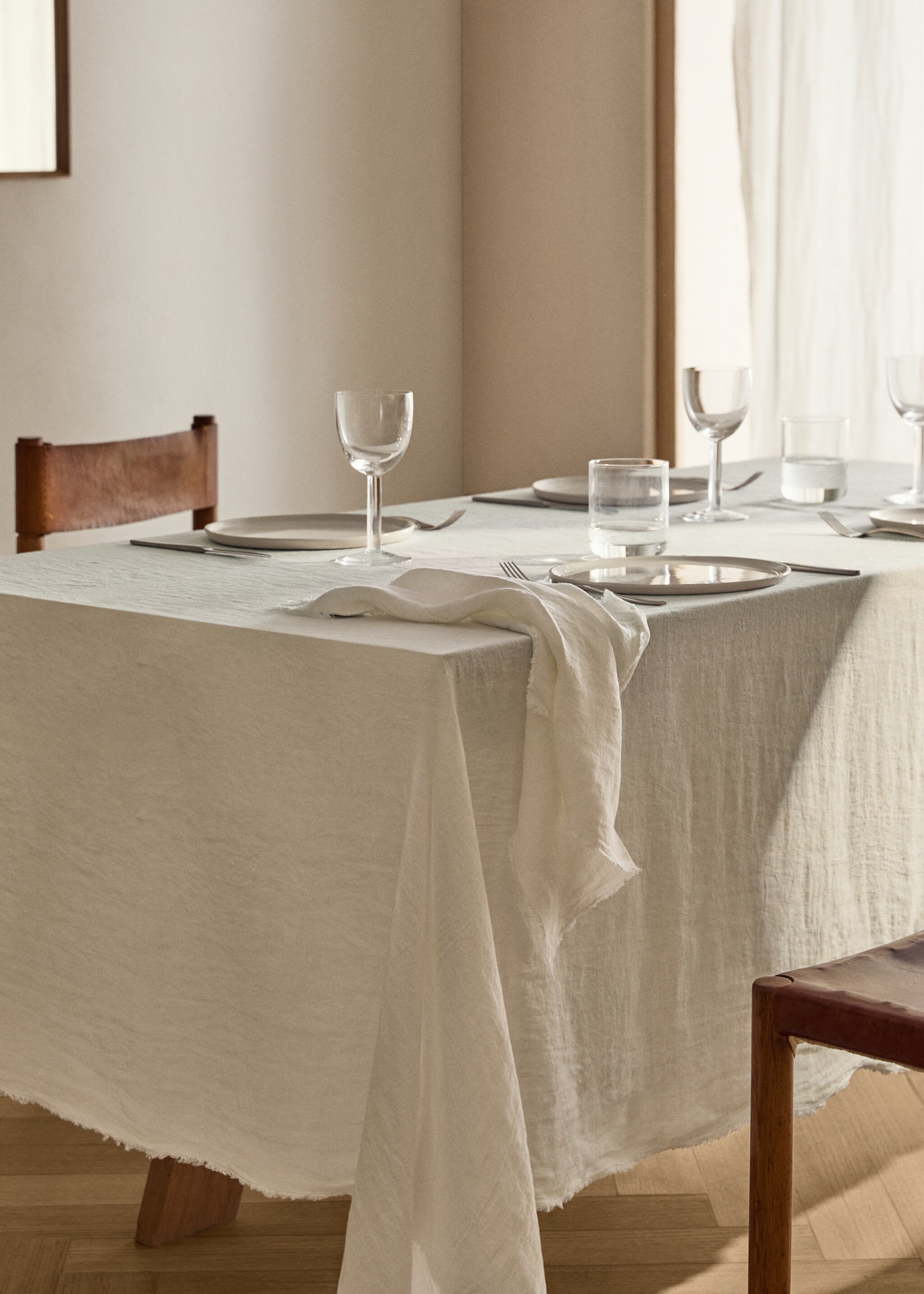 Linen tablecloth with frayed ends for 6 to 8 diners - General plane, Off White. Ref: 17004150-00.