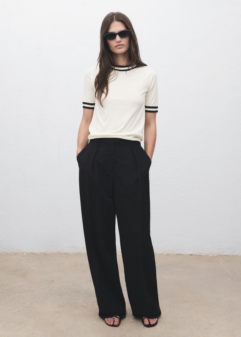 Short-sleeved sweater with contrasting stripes