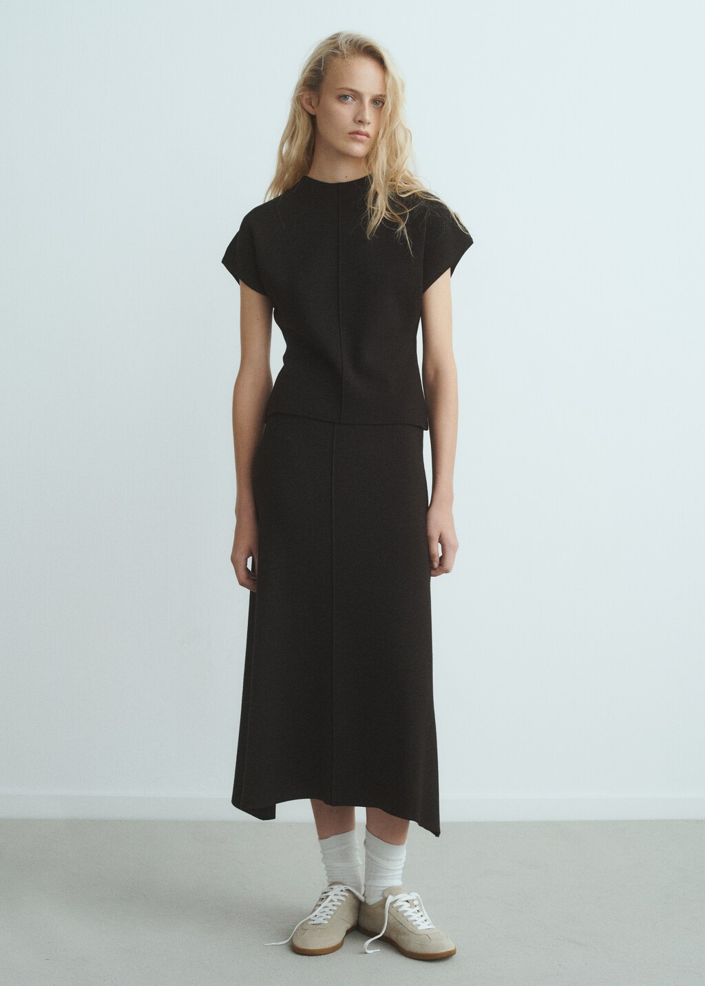 Fine-knit fitted sweater