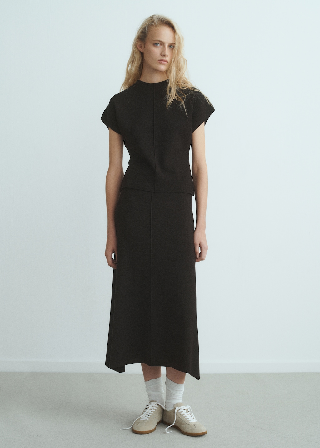 Fine-knit fitted sweater