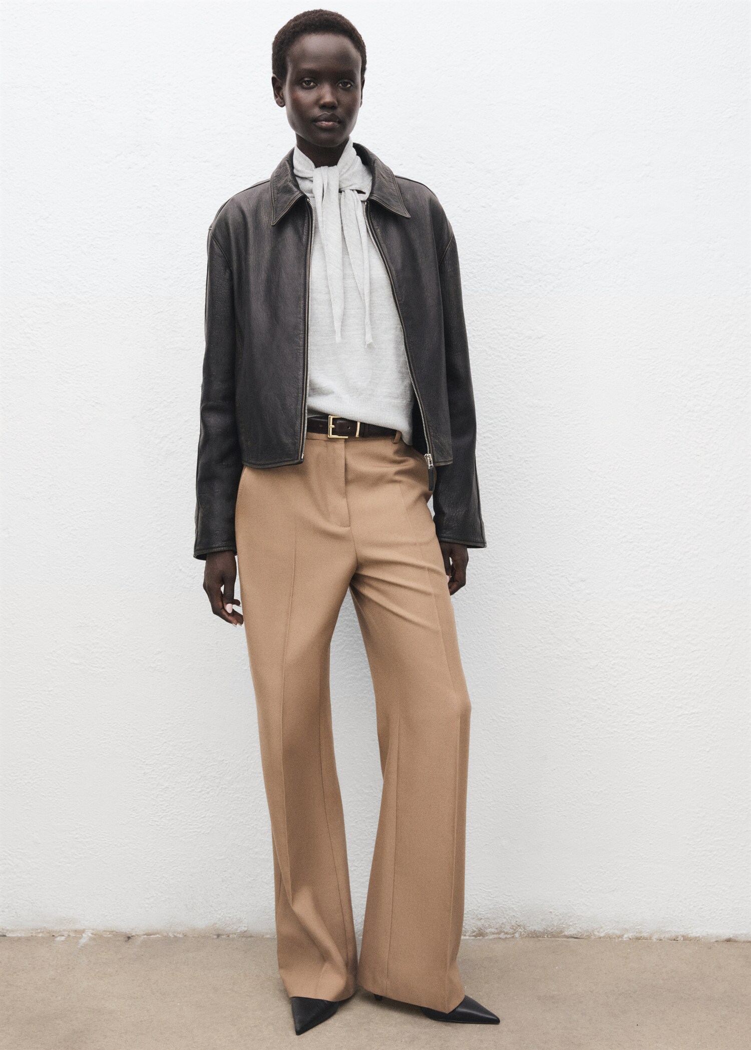 Knotted turtleneck sweater - General plane