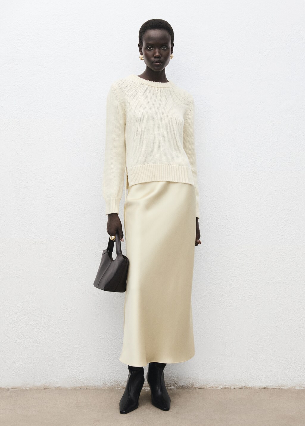 Knitted sweater with tie slits