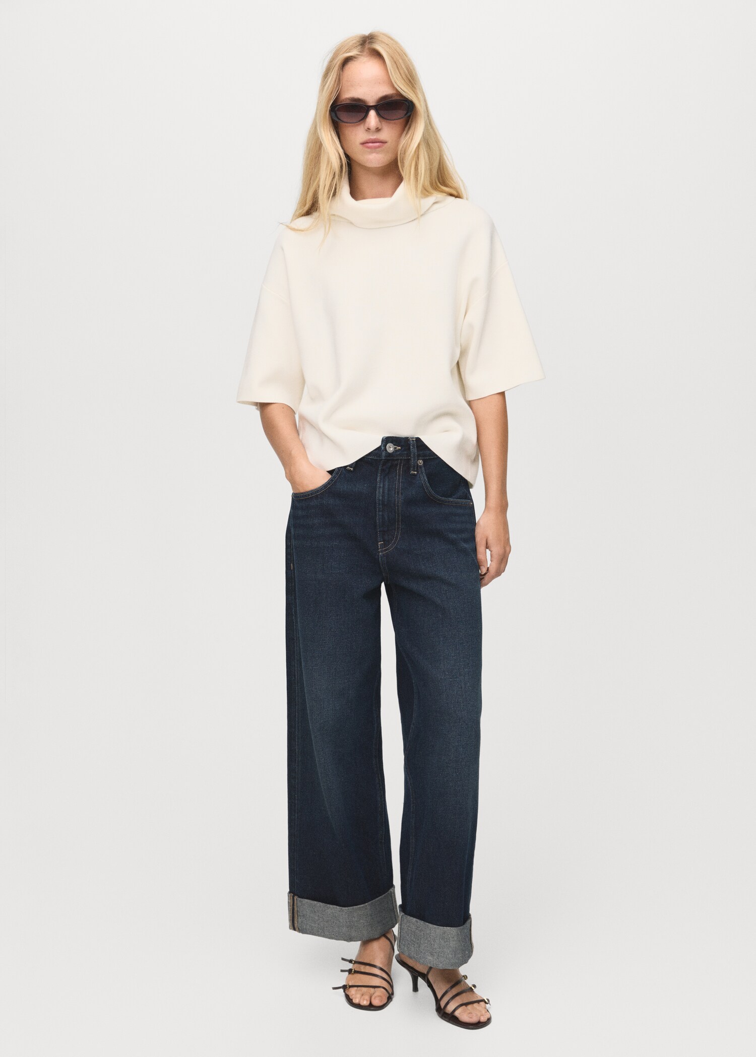 Short-sleeved turtleneck sweater - General plane
