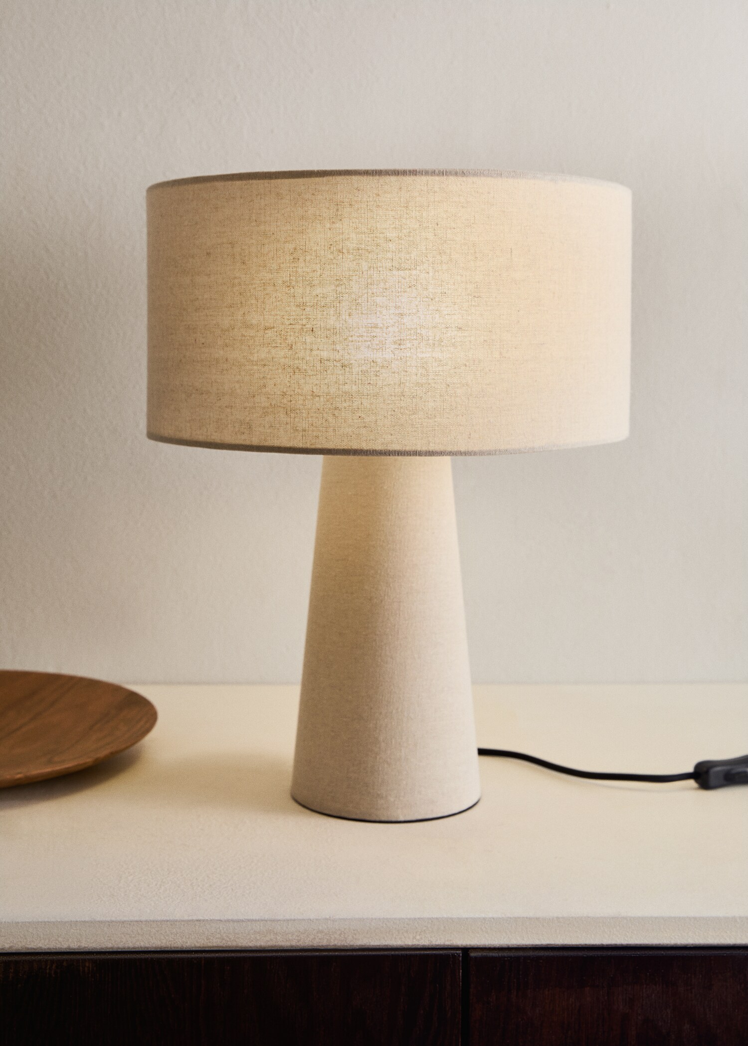Grande lampe de table en tissu - Plan général