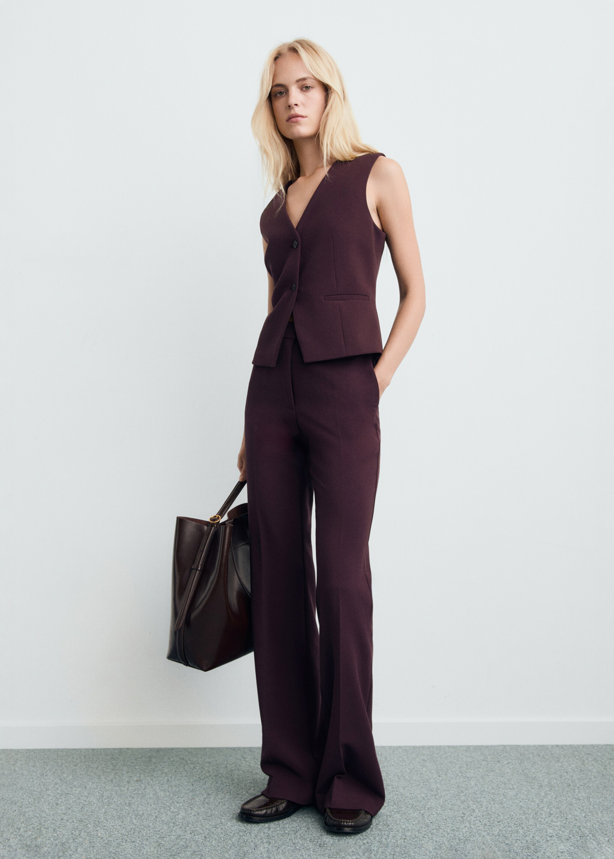 Mid-rise flare trousers - General plane, Plum. Ref: 17006734-00.