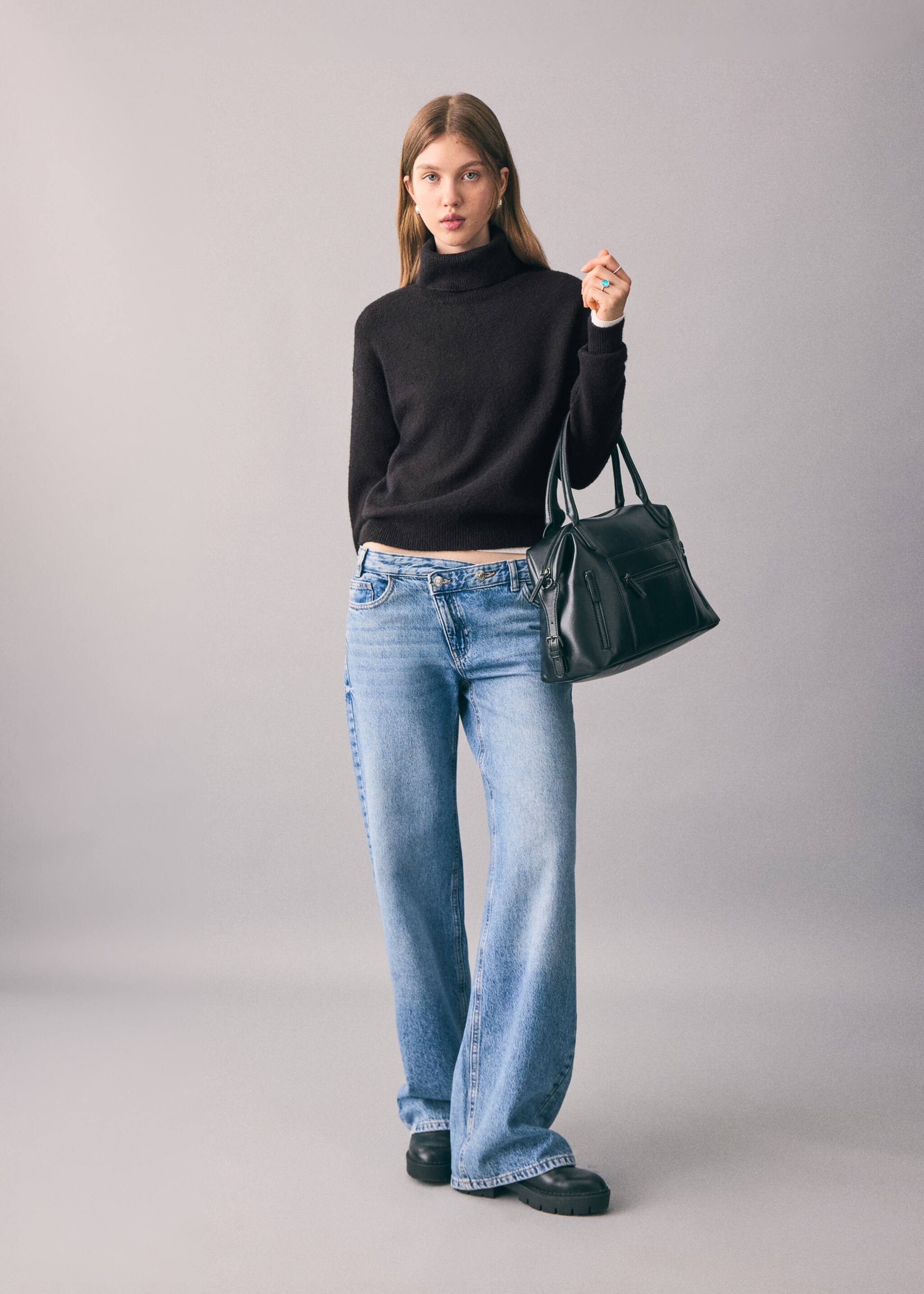 Turtleneck knit sweater - General plane, Black. Ref: 17007135-00.