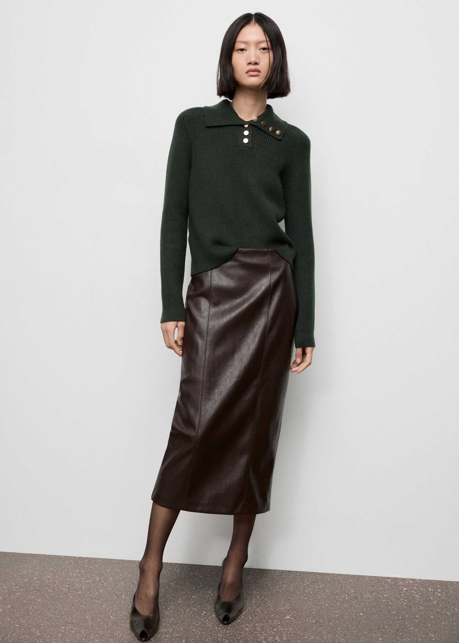 Ribbed polo neck sweater with buttons - Общий план